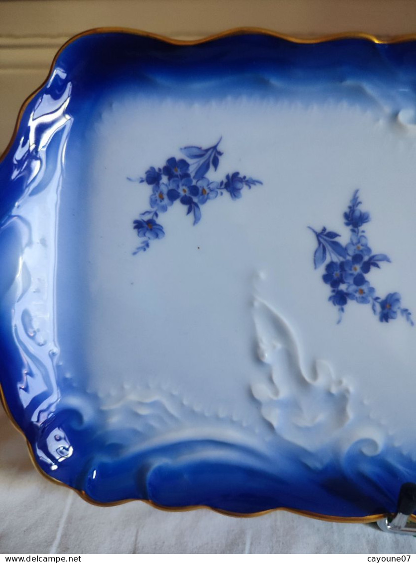 Tharaud Porcelaine  De Limoges Plat à Cake Bleu De Four Et Fleurs Dont Roses - Limoges (FRA)