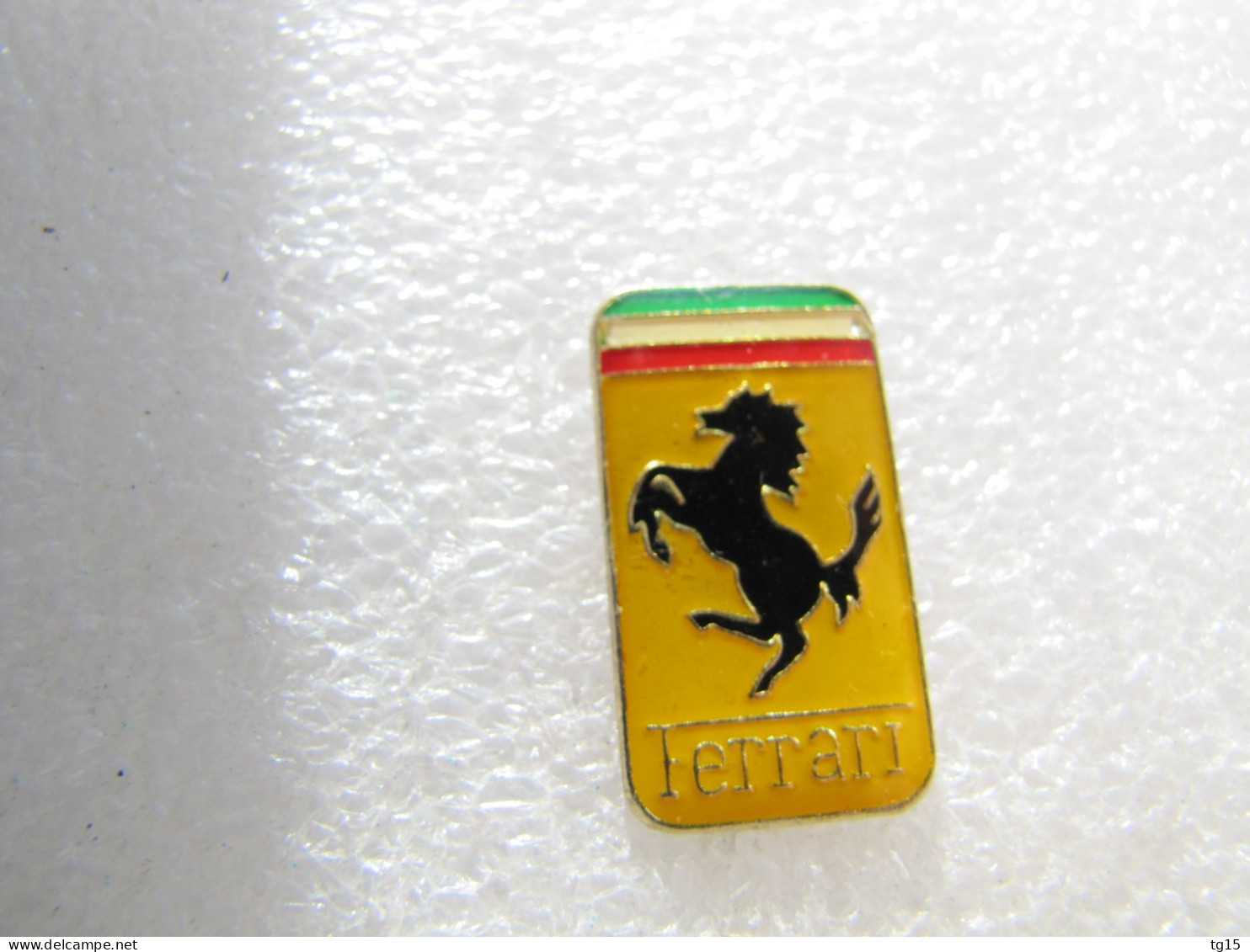 PIN'S    LOGO  FERRARI - Ferrari