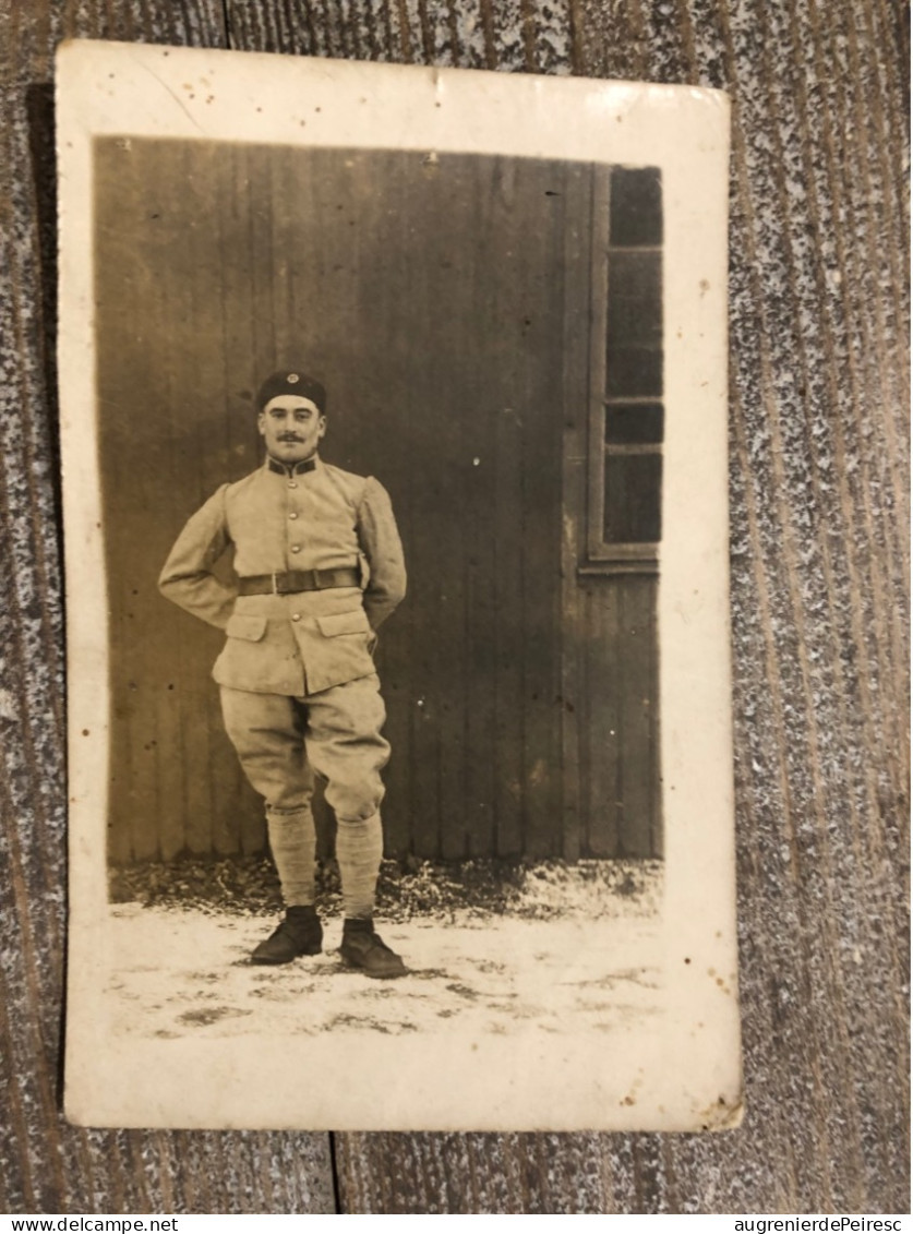 Photo Carte Soldat Du 1er ? Avec Un Badge Sur Le Bonnet 14-18 ? - 1914-18