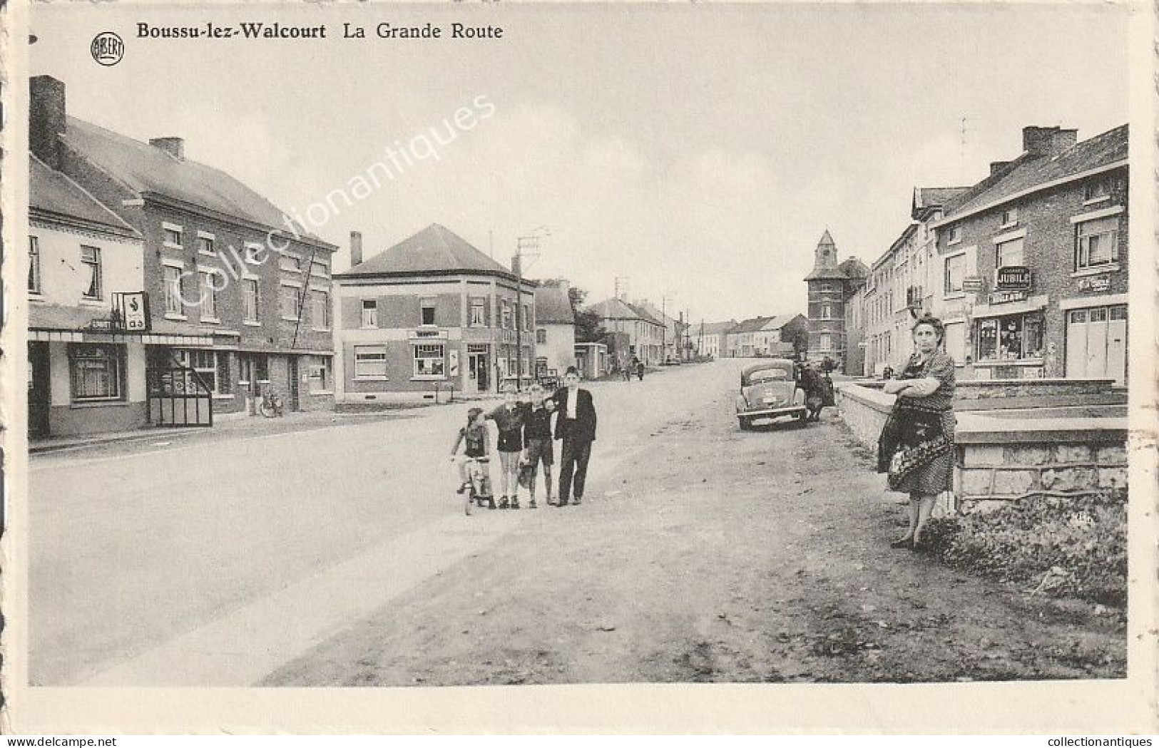 CPA Boussu-lez-Walcourt - La Grande Route - Edition: Magasin L'Abeille - Non Circulée - Divisée - Animée - Froidchapelle