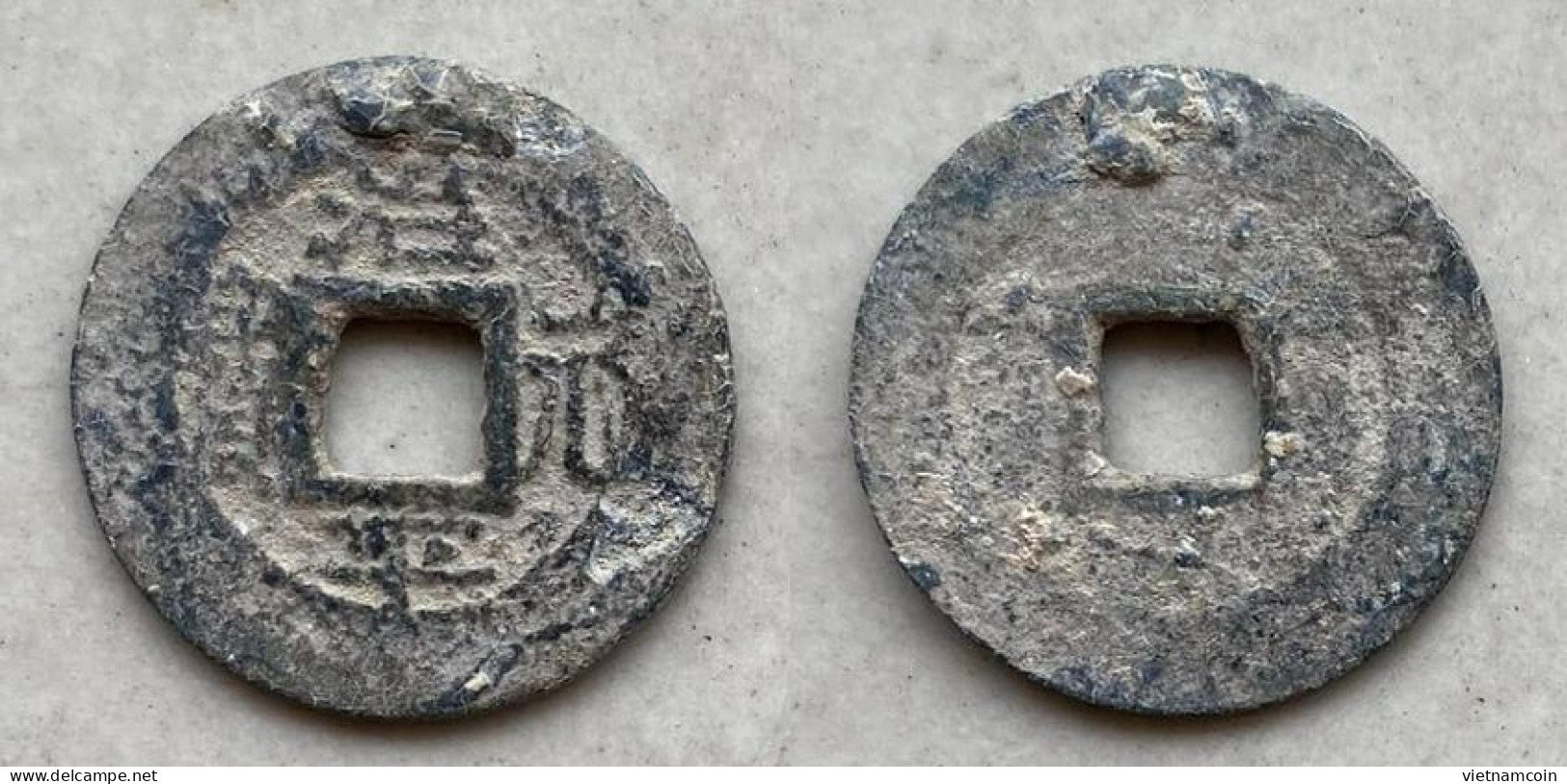 Ancient Annam Coin Tri Binh Nguyen Bao (zinc Coin) THE  NGUYEN LORDS (1558-1778) - Viêt-Nam