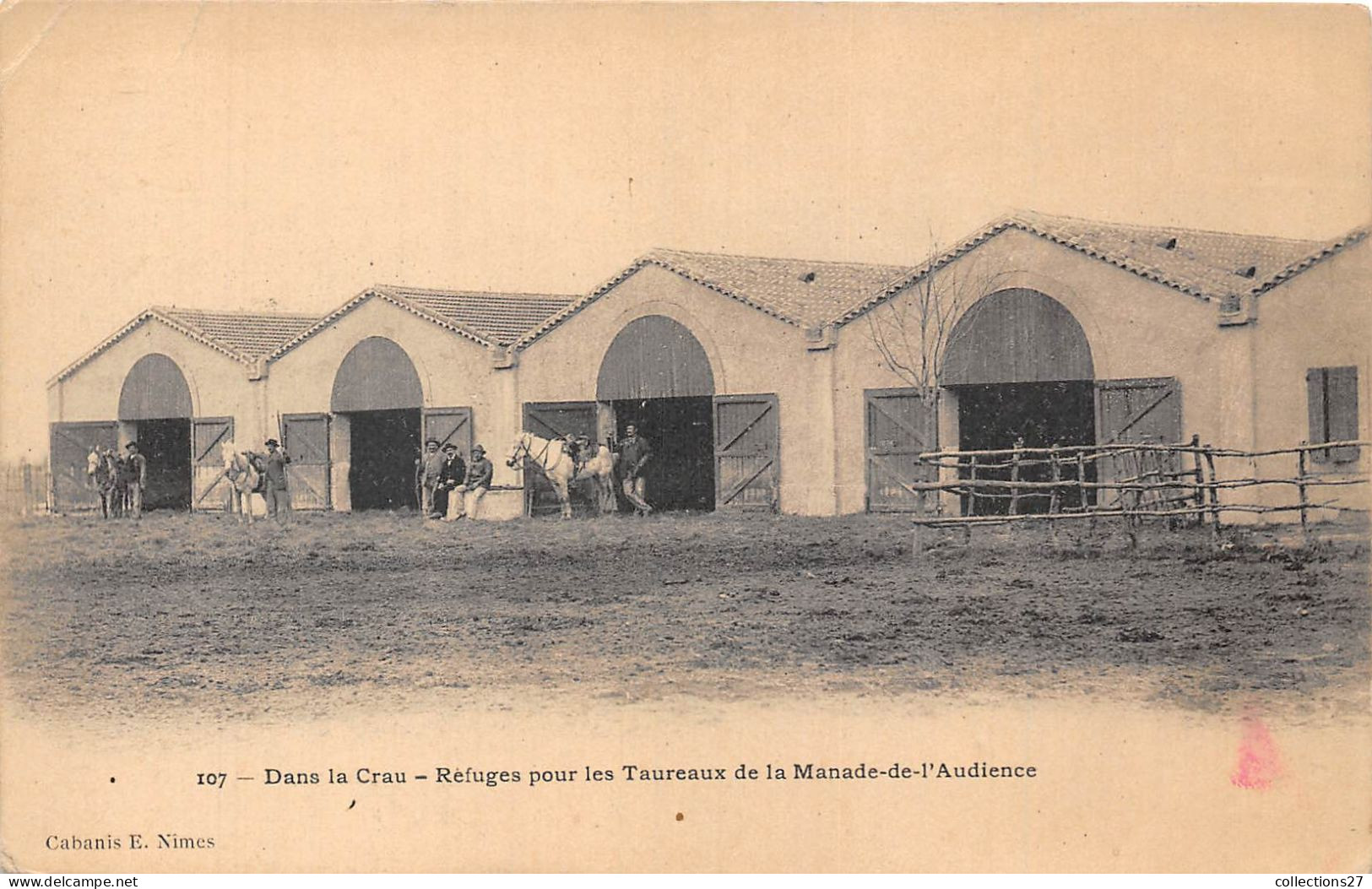 83-LA-CRAU- REFUGES POUR LES TAUREAUX DE LA MANADE-DE-L'AUDIENCE - La Crau