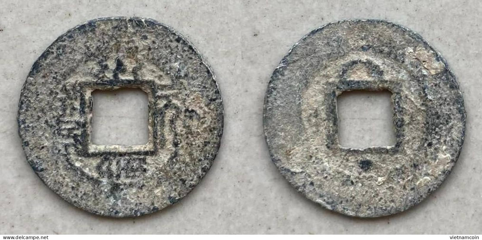 Ancient Annam Rare Coin  Vinh Tri Nguyen Bao (zinc Coin) Le  Kings Under The Trinh 1740-1776 - Viêt-Nam