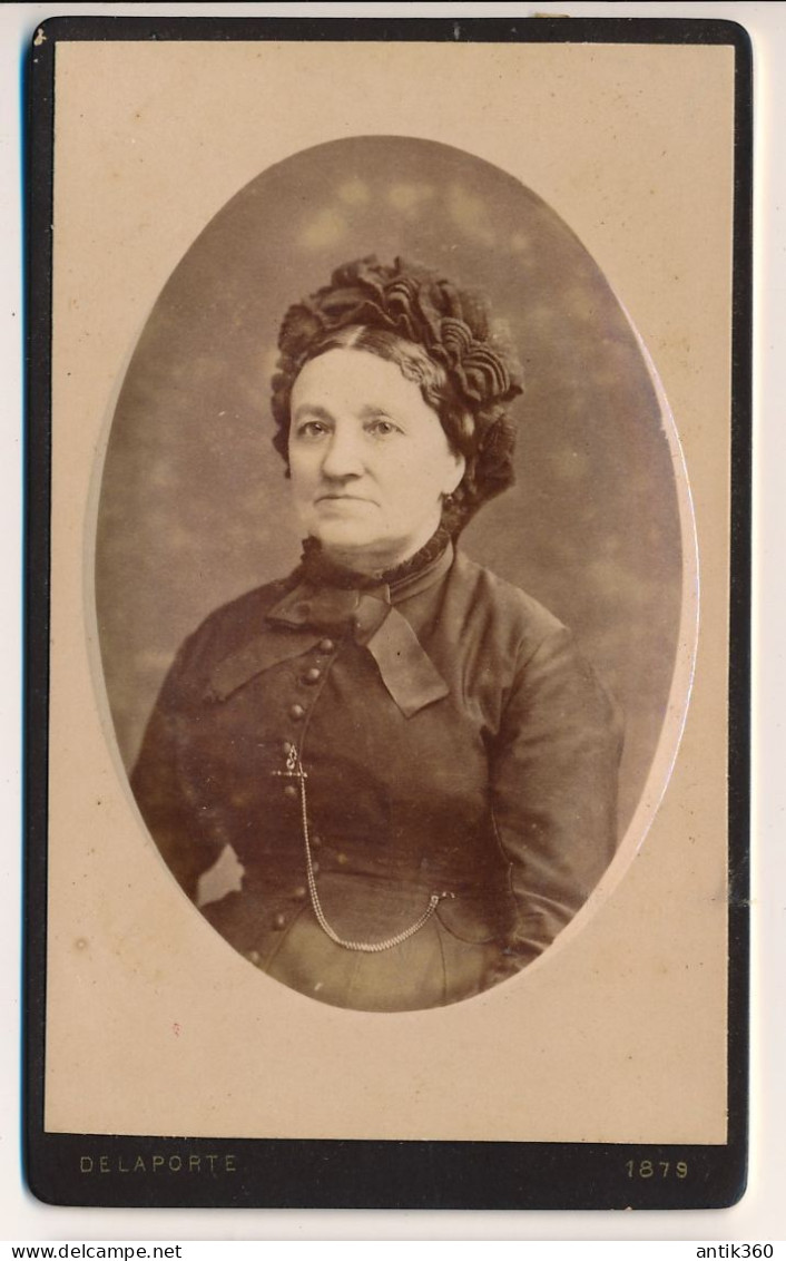 Photographie XIXe CDV Portrait De Eugénie Léocadie Pigné (1839-1907) Servante Photographe Delaporte Vincennes - Persone Identificate
