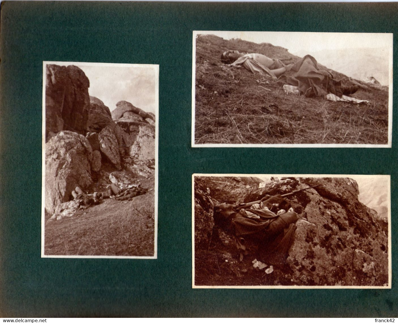 6 Petites Photos Collées Sur Carton Format A5. Cadavres, Balkans - 1914-18