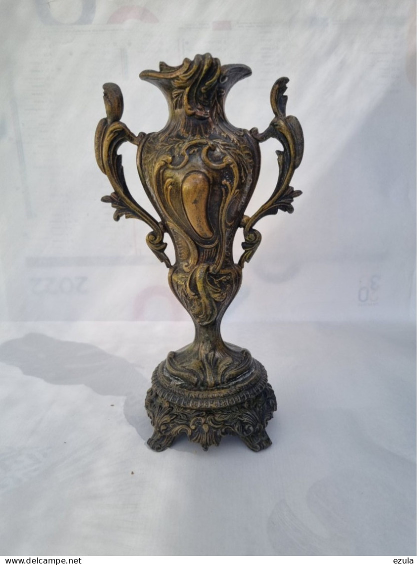 Vase Cassoulet -  Cassolette En Régule, Pieds Régule état Superbe  Beau Patiné. Hauteur 28 Cm - Metall