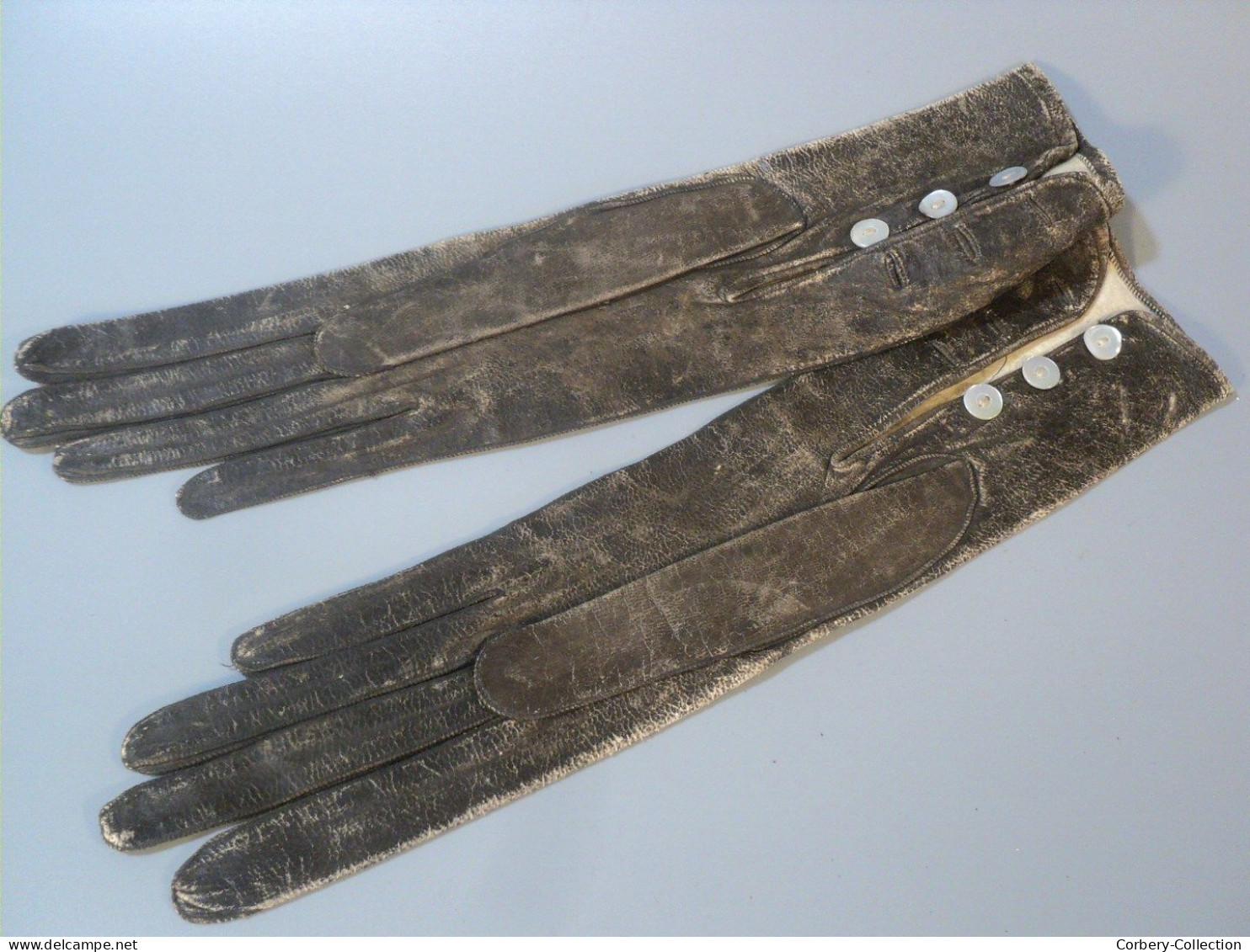 Ancienne Paire De Gants Femme En Cuir Vers 1900 - Autres & Non Classés