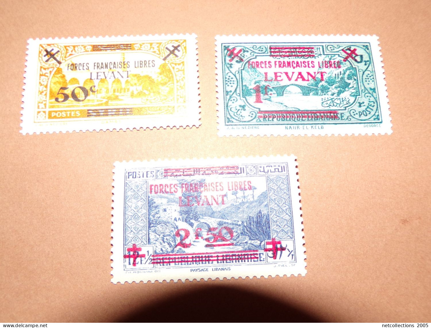 LEVANT 1942 N°41/43 " Forces Françaises Libres Levant " - NEUF AVEC CHARNIERE (Pochette Roses) - Unused Stamps
