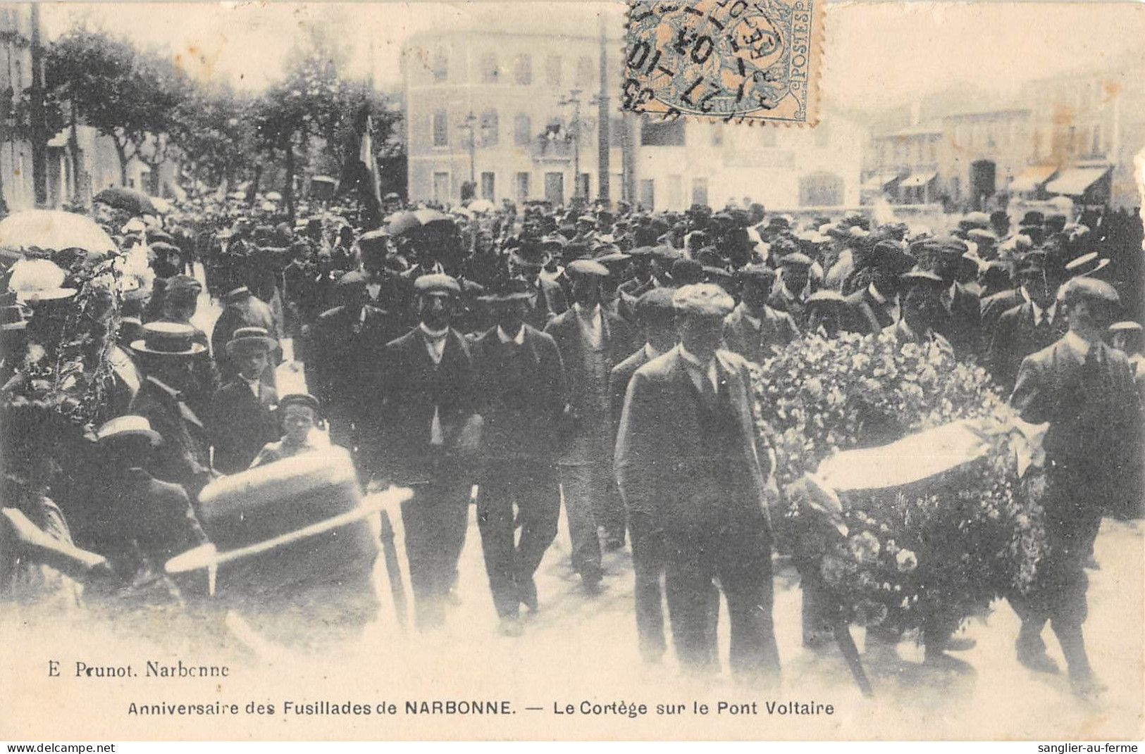 CPA 11 ANNIVERSAIRE DES FUSILLADES DE NARBONNE / LE CORTEGE SUR LE PONT VOLTAIRE - Narbonne