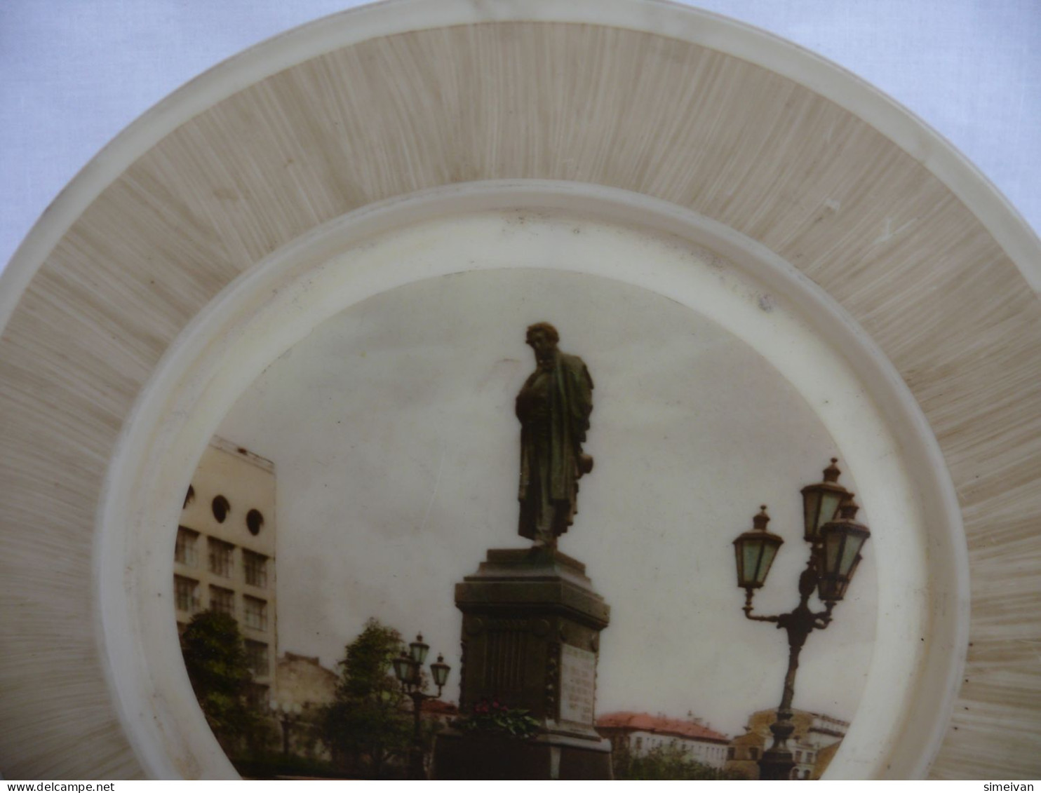 Vintage Soviet USSR Plastic Dish Souvenir Plate Moscow Pushkin Monument #1571 - Portate