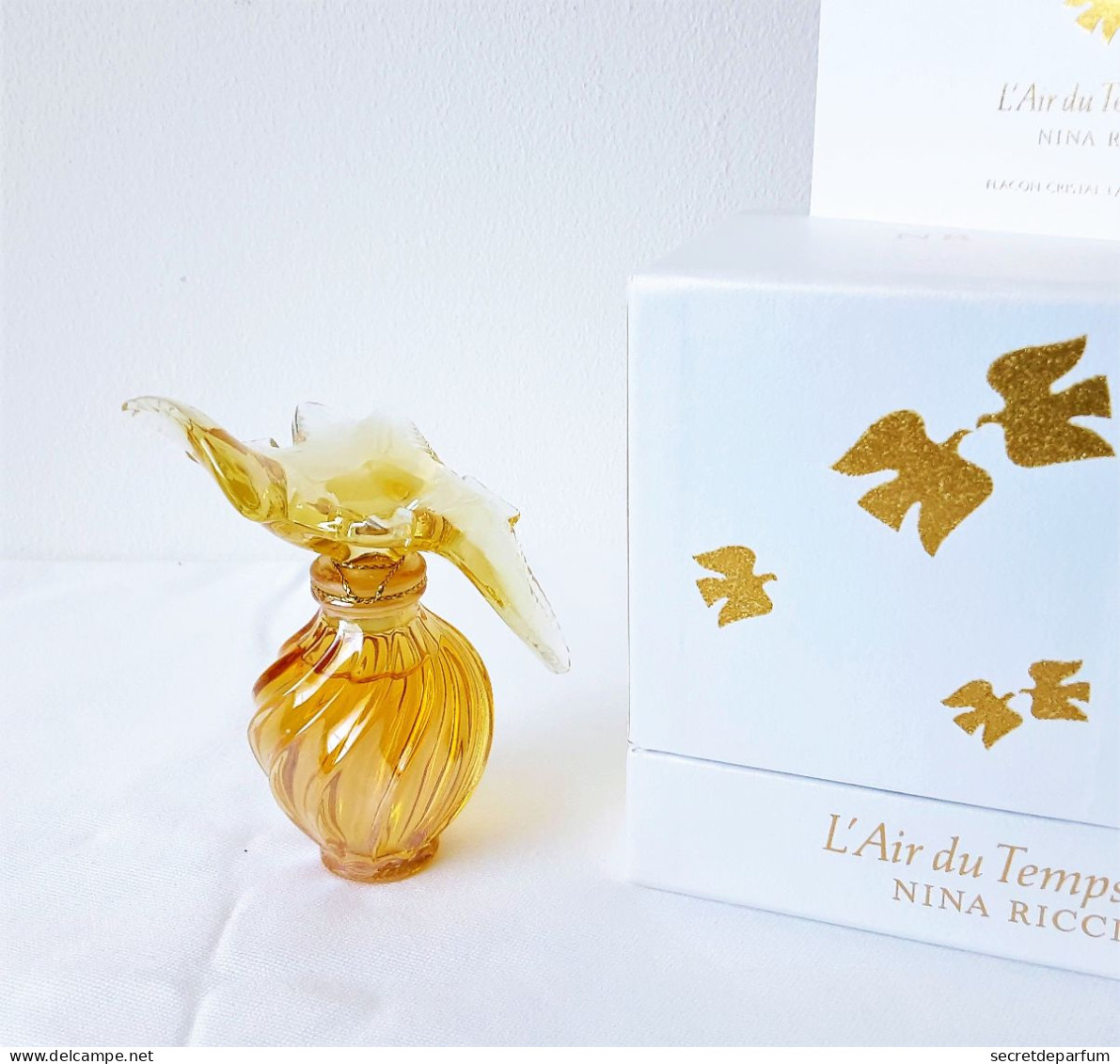 flacon L'AIR du TEMPS de NINA RICCI PARFUM 15 ml  Flacon LALIQUE  COLOMBE AMBRÉE   Edition Limitée  390 / 914 + Boite