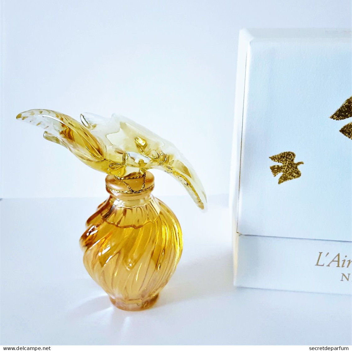 flacon L'AIR du TEMPS de NINA RICCI PARFUM 15 ml  Flacon LALIQUE  COLOMBE AMBRÉE   Edition Limitée  390 / 914 + Boite