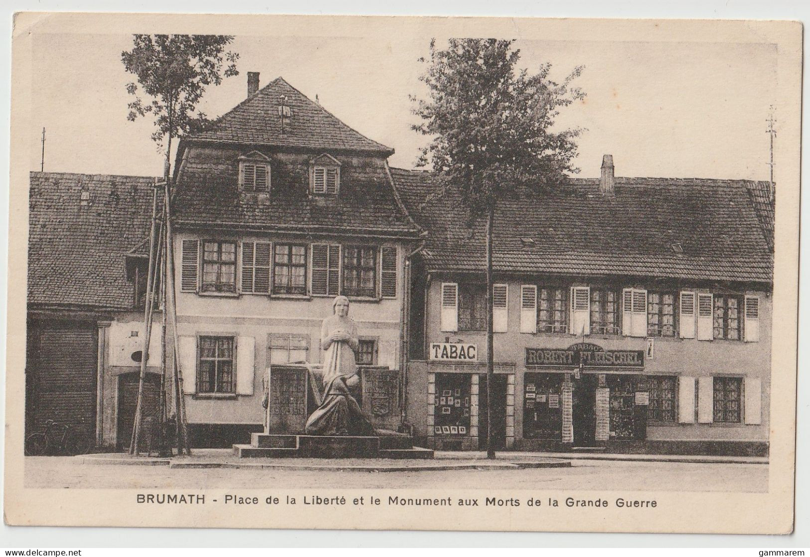 67 - BRUMATH - Place De La Liberte Et Monument Aux Morts - Tabac Fleischel - Cpa - Bas Rhin - Brumath