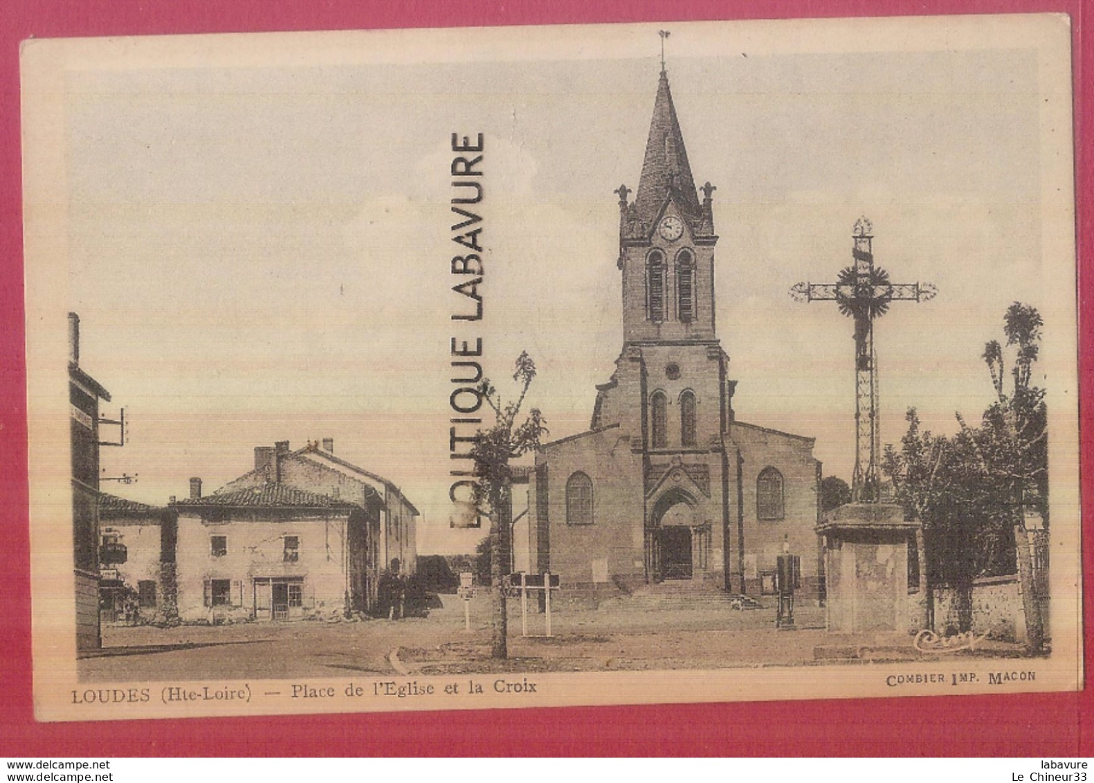43 - LOUDES--Place De L'Eglise Et La Croix - Loudes