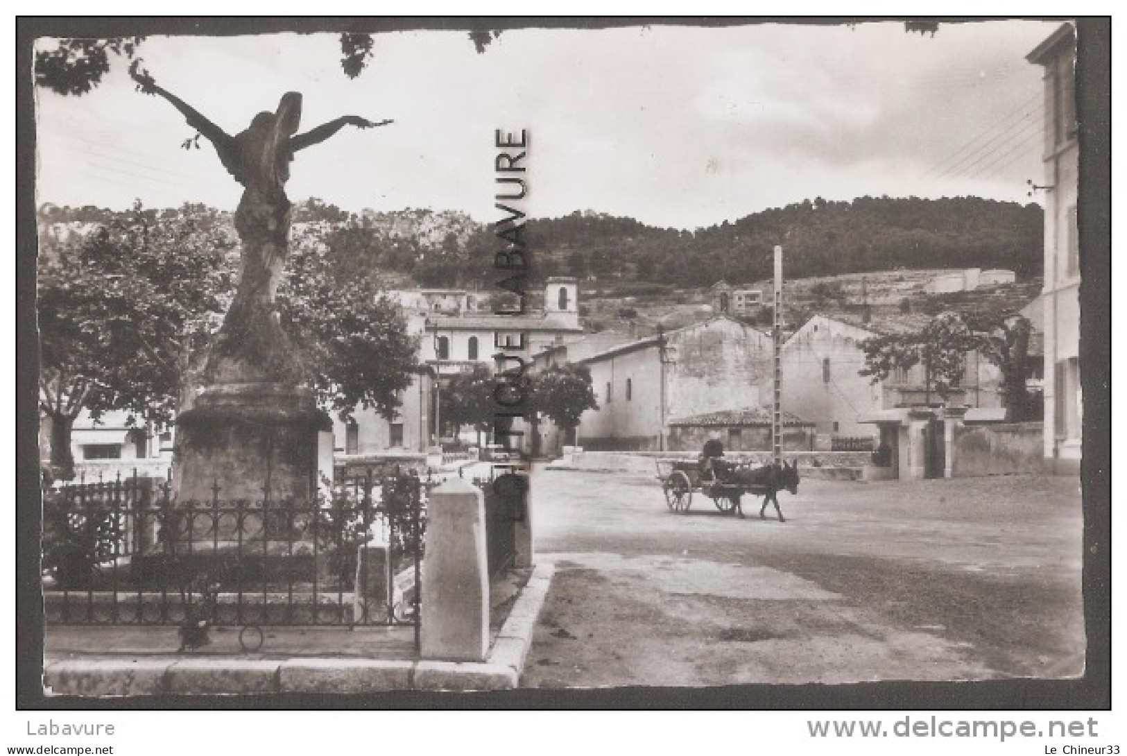 13--AURIOL--Place Du Marché--Monument-attelage D'Ane--cpsm Pf - Auriol