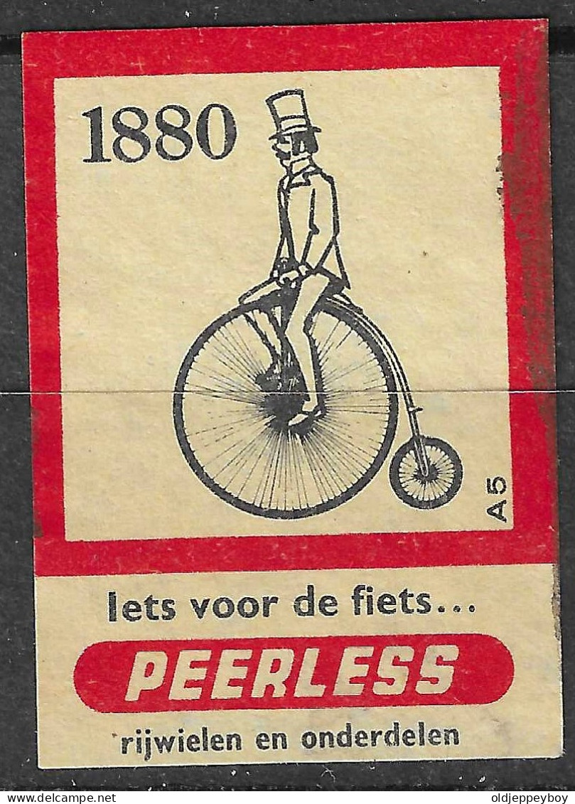 NETHERLANDS VINTAGE Matchbox Label 1800 LETS VOOR DIE FIETS PEERLESS RIJJVIELIN EN ONDERDELEN   5  X 3.5  Cm  - Boites D'allumettes - Etiquettes