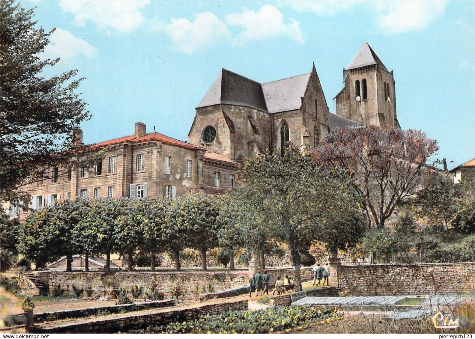 79 - Celles Sur Belle - Eglise Abbatiale Notre Dame - Vue Extérieure De L'Eglise Et De L'Abbaye - Celles-sur-Belle