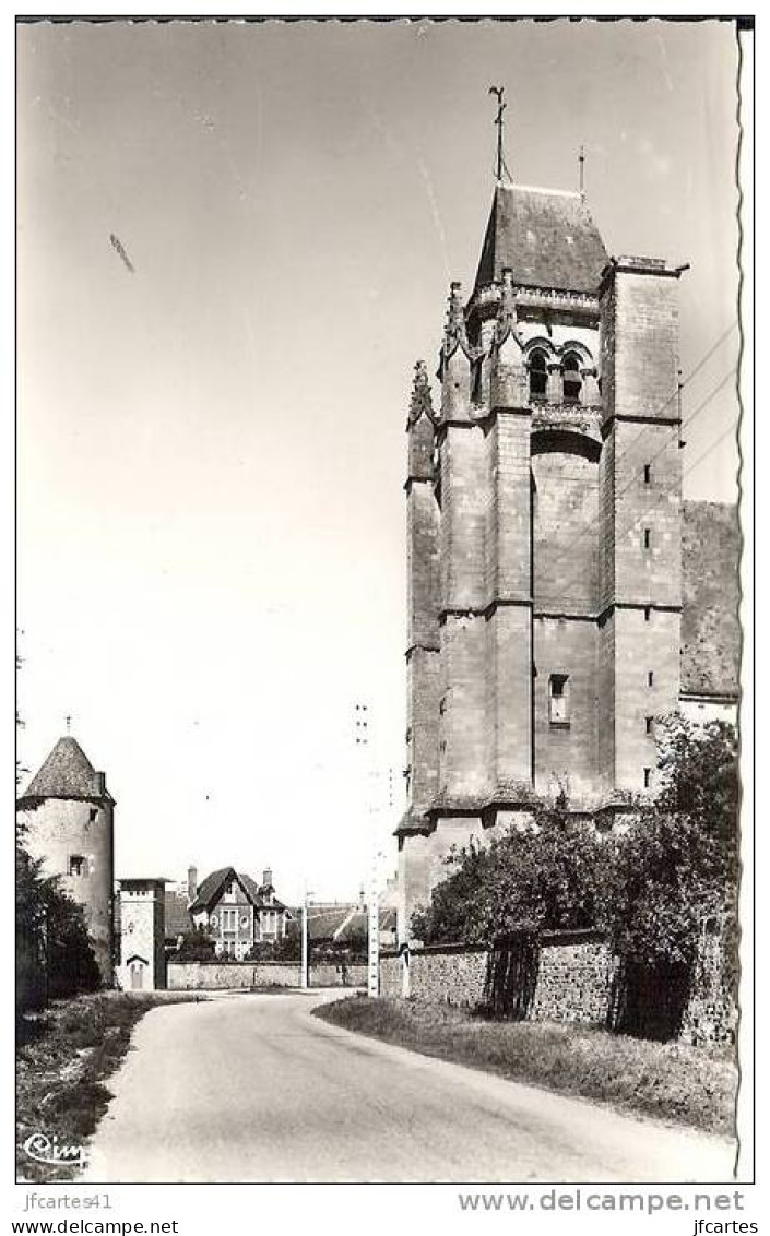 18 - MASSAY - L'Eglise Et La Tour - Semi Moderne Petit Format - Massay