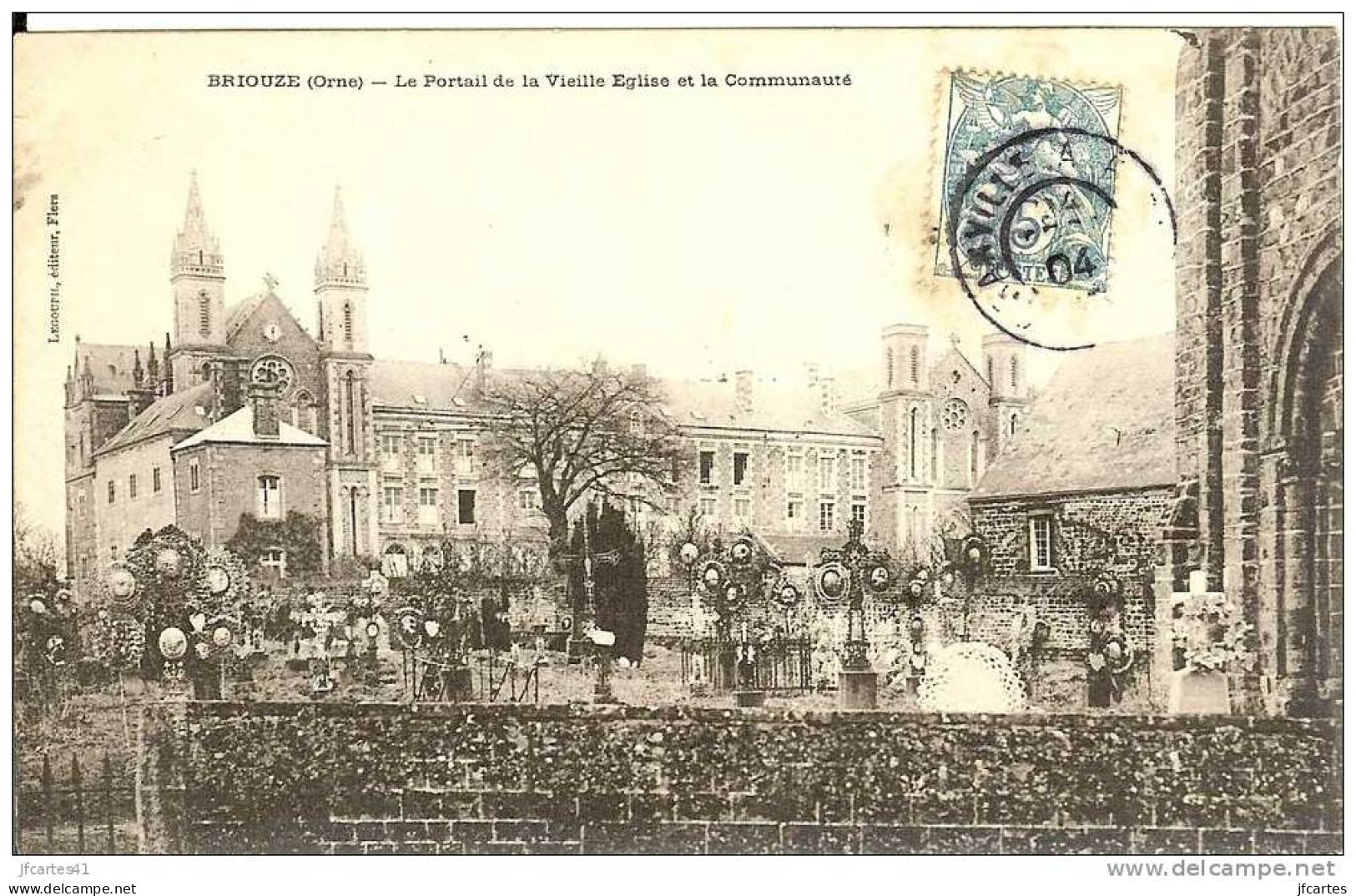 61 - BRIOUZE - Le Portail De La Vieille Eglise Et La Communauté - Briouze