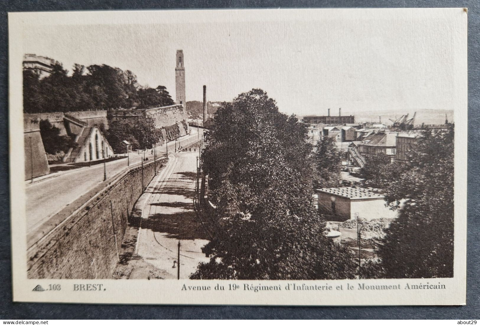 CPA 29 BREST- Avenue Du 19e Régiment D'Infanterie Et Le Monument Américain - Edit CAP 103 - Réf. S 225 - Brest