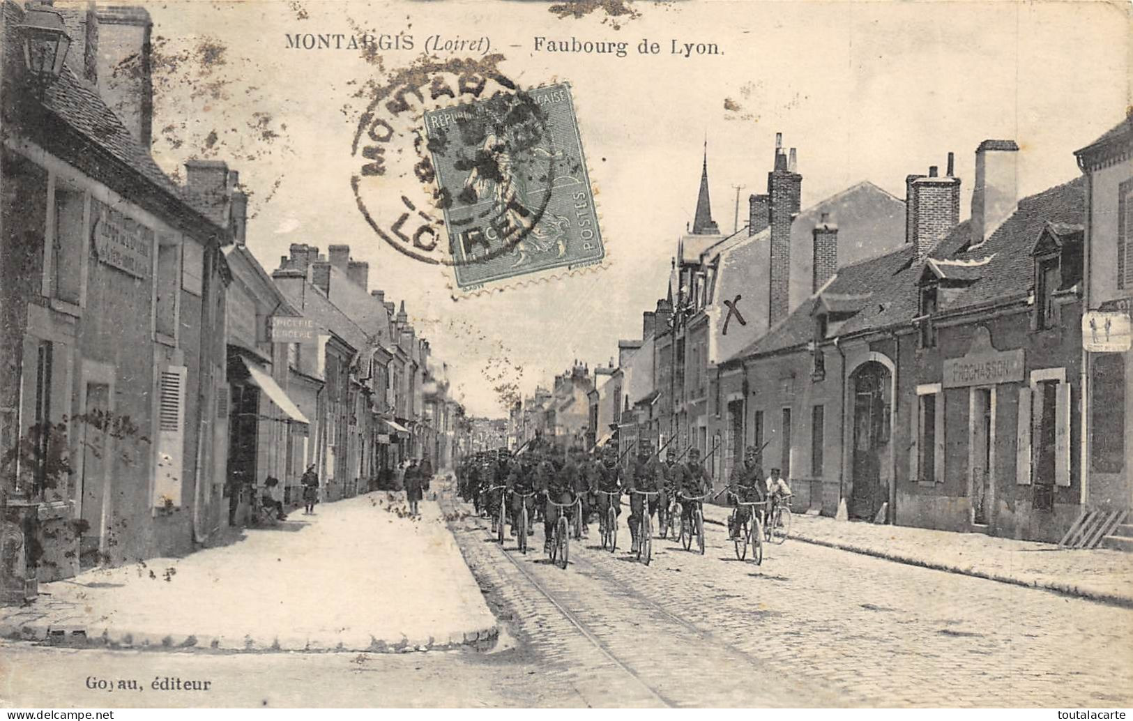 CPA 45 MONTARGIS FAUBOURG DE LYON Voir Militaires En Vélos - Montargis