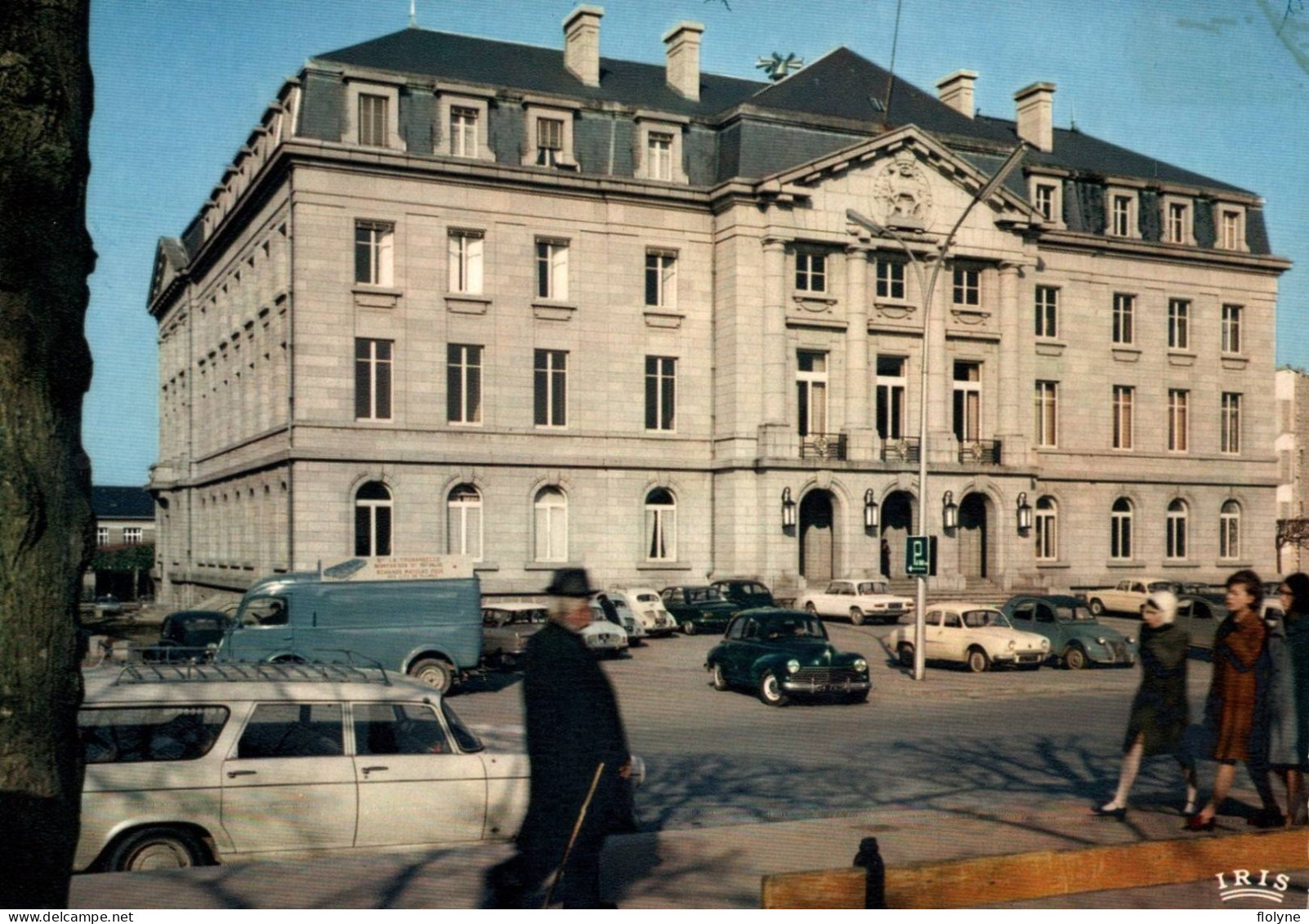 Guéret - Place De L'hôtel De Ville - Voiture Ancienne Automobile - Guéret