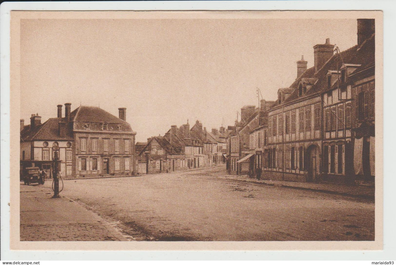 CHATEAUNEUF EN THYMERAIS - EURE ET LOIR - PLACE SAINT CLAIR - Châteauneuf