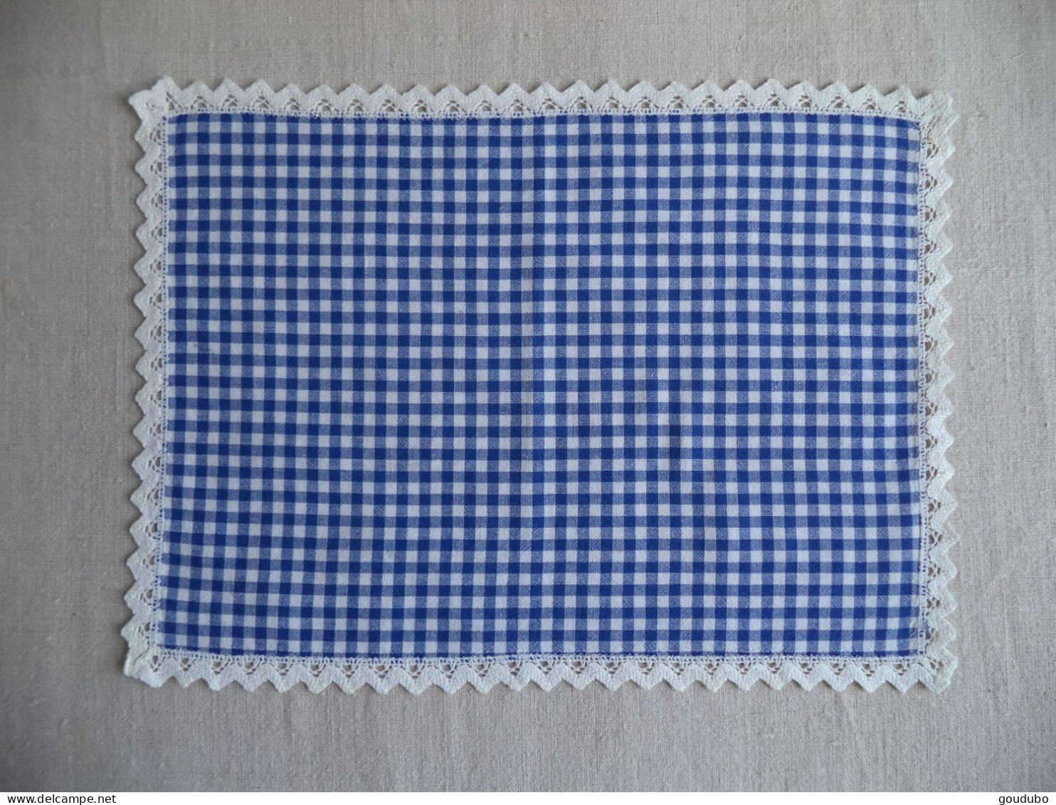 Napperon Rectangle Coton Vichy Bleu Liseré Ruban Coton Relié Dentelé. - Tischdecken/Servietten