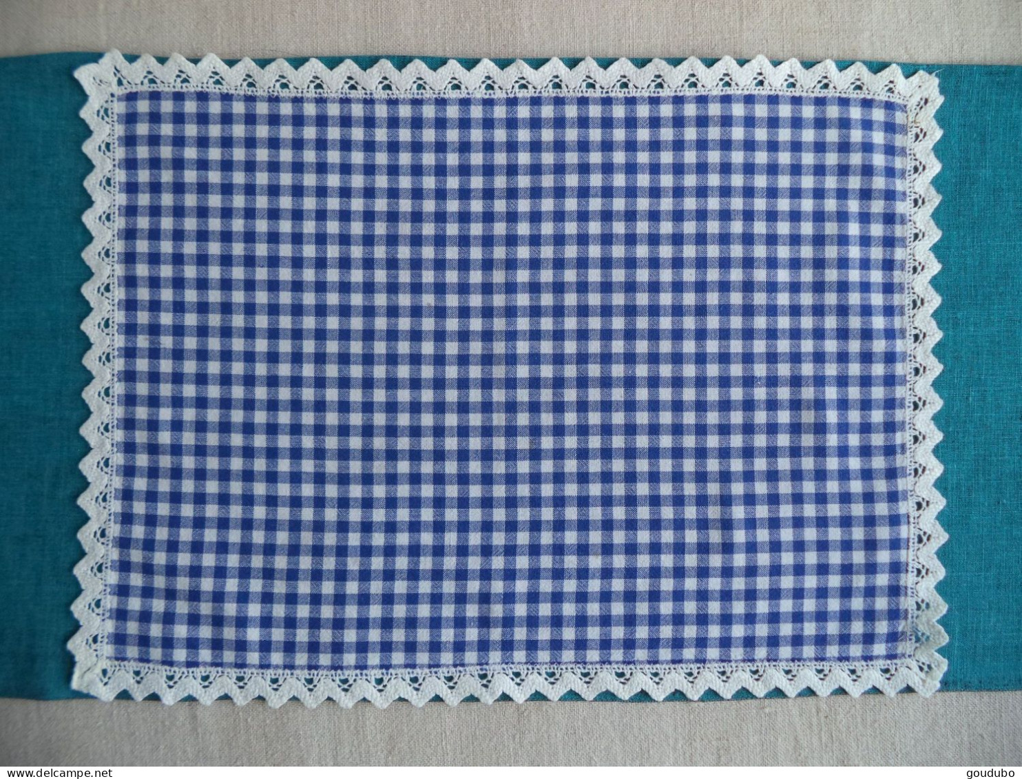 Napperon Rectangle Coton Vichy Bleu Liseré Ruban Coton Relié Dentelé. - Tischdecken/Servietten