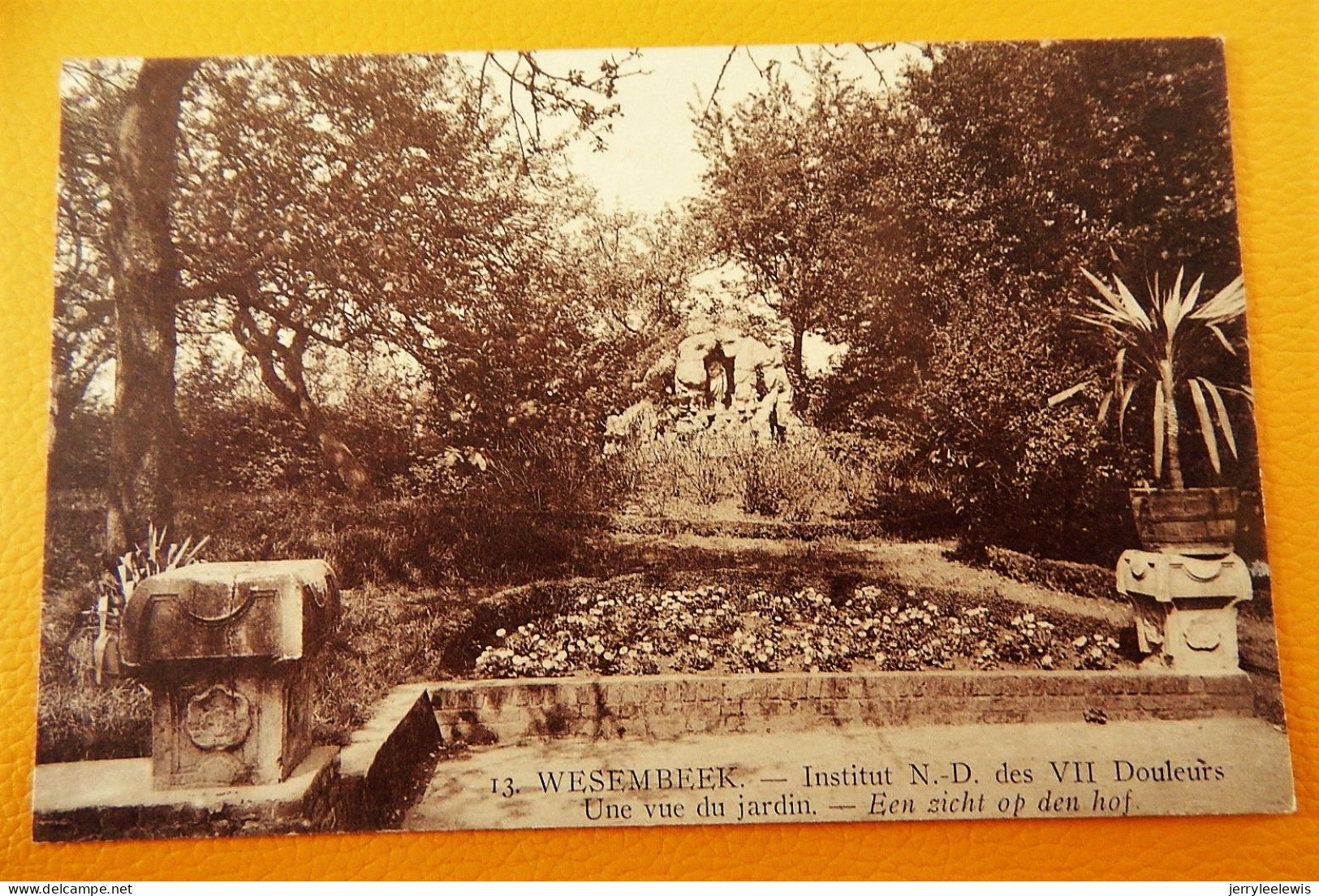 WEZEMBEEK   - WESEMBEEK -  Institut N.-D. Des VII Douleurs - Een Zicht Op Den Hof  - Un Coin Du Jardin - Wezembeek-Oppem