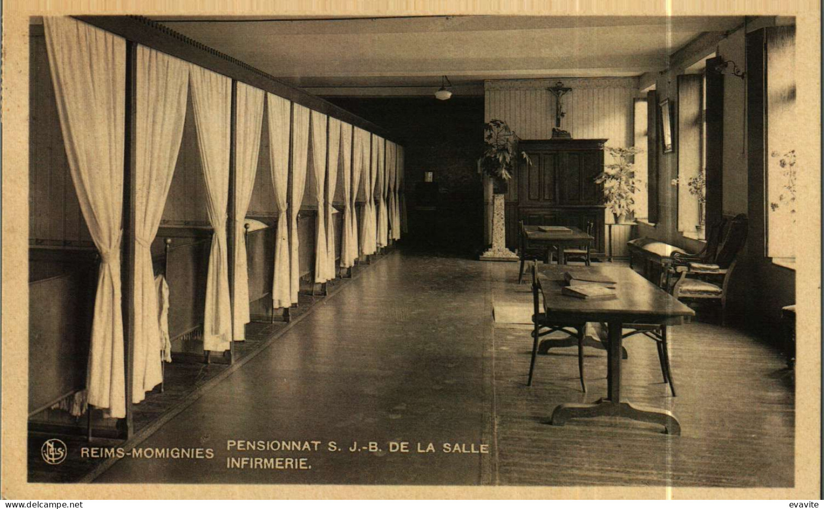 CPA Lot  De 4  Belgique - MOMIGNIES - REIMS Pensionnat S. J. B. De La Salle Séance De Gym, Infirmerie, Cour D'honneur - Momignies