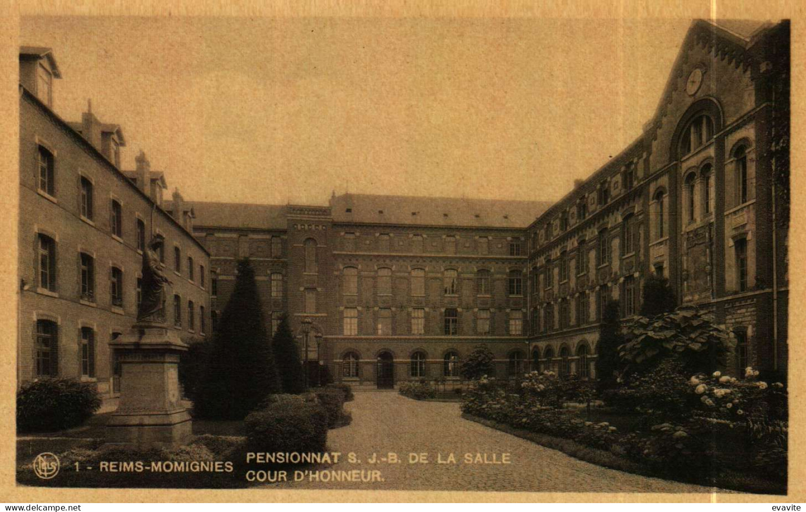 CPA Lot  De 4  Belgique - MOMIGNIES - REIMS Pensionnat S. J. B. De La Salle Séance De Gym, Infirmerie, Cour D'honneur - Momignies