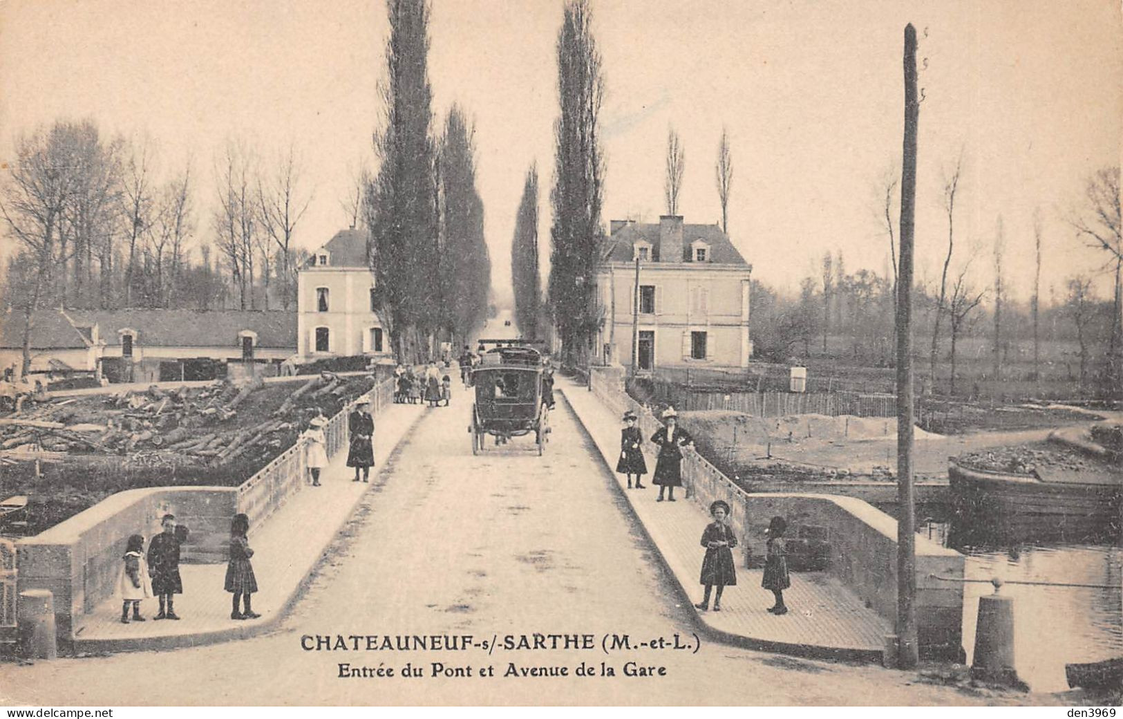 CHATEAUNEUF-sur-SARTHE (Maine-et-Loire) - Entrée Du Pont Et Avenue De La Gare - Diligence - Ecrit (2 Scans) - Chateauneuf Sur Sarthe