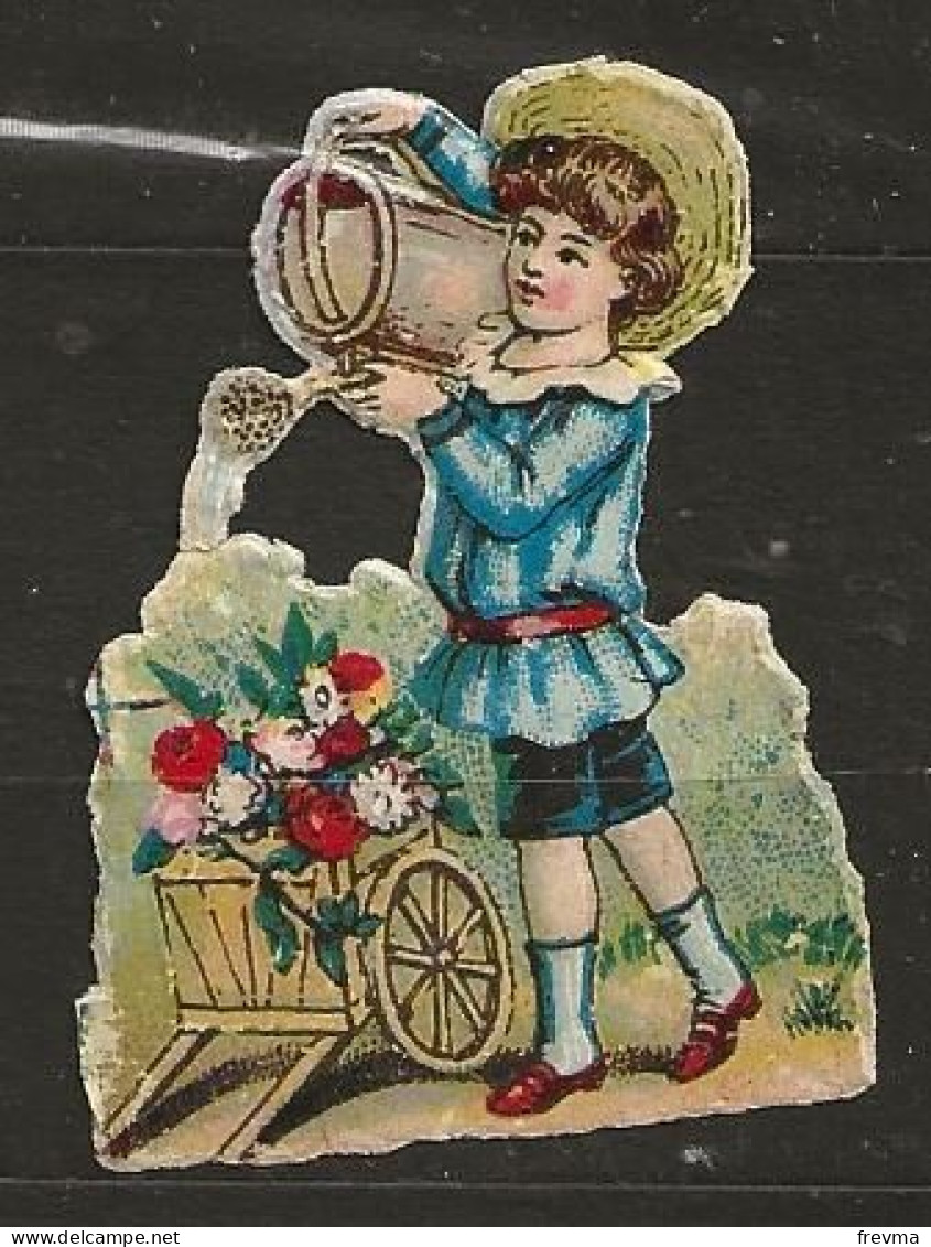 Découpis Gaufrée Garçon Arrosant Les Fleurs Année 1900 - Enfants