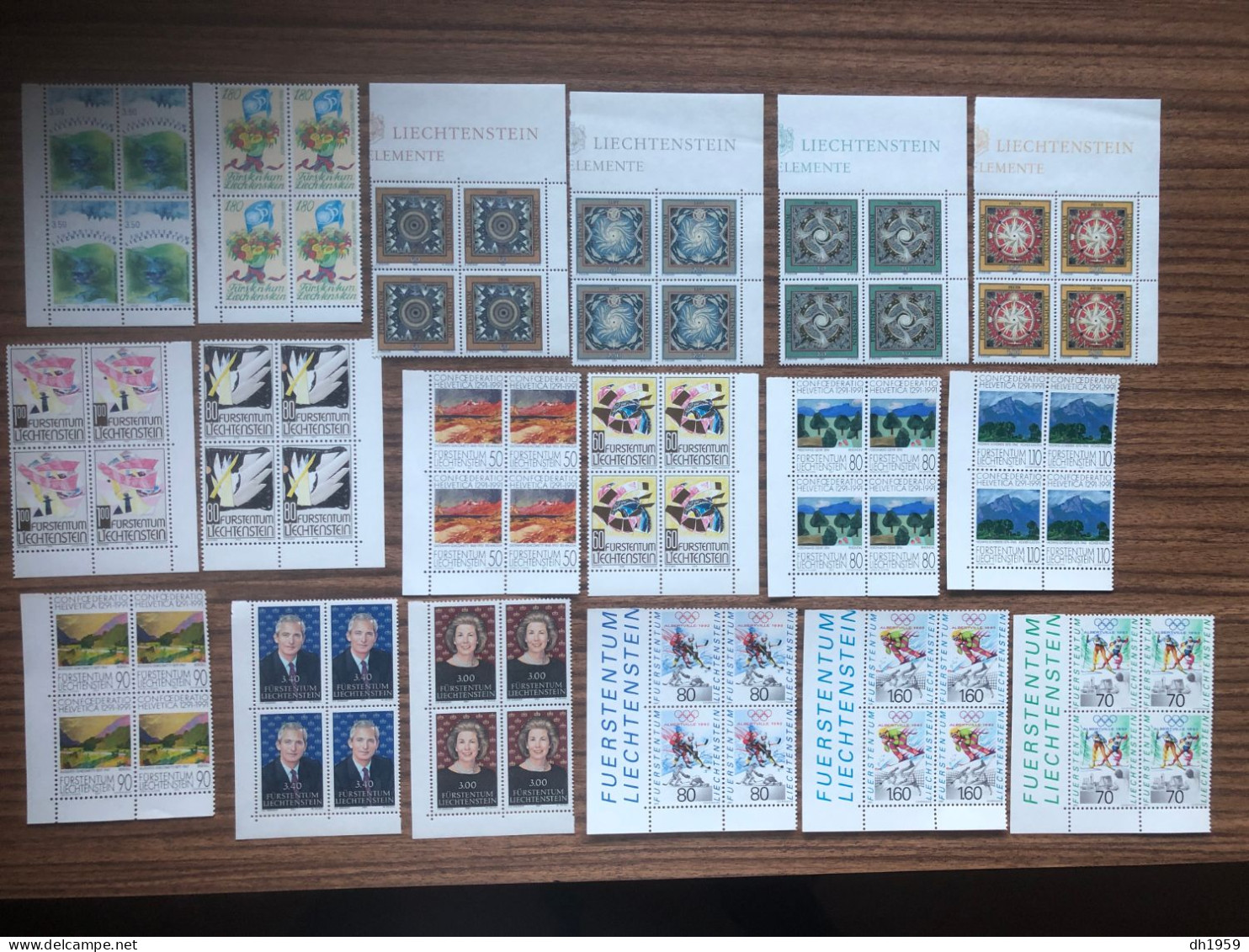 LOT DE 84 BLOCS DE QUATRE + 4 FEUILLETS LIECHTENSTEIN + Sachet Timbres Divers - Collections