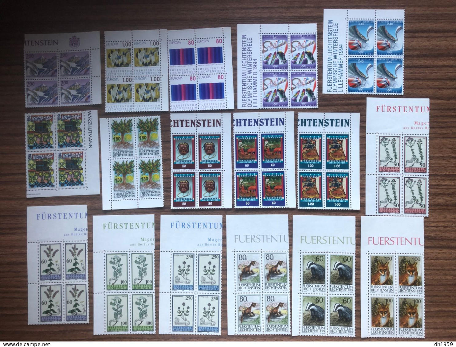 LOT DE 84 BLOCS DE QUATRE + 4 FEUILLETS LIECHTENSTEIN + Sachet Timbres Divers - Lotti/Collezioni