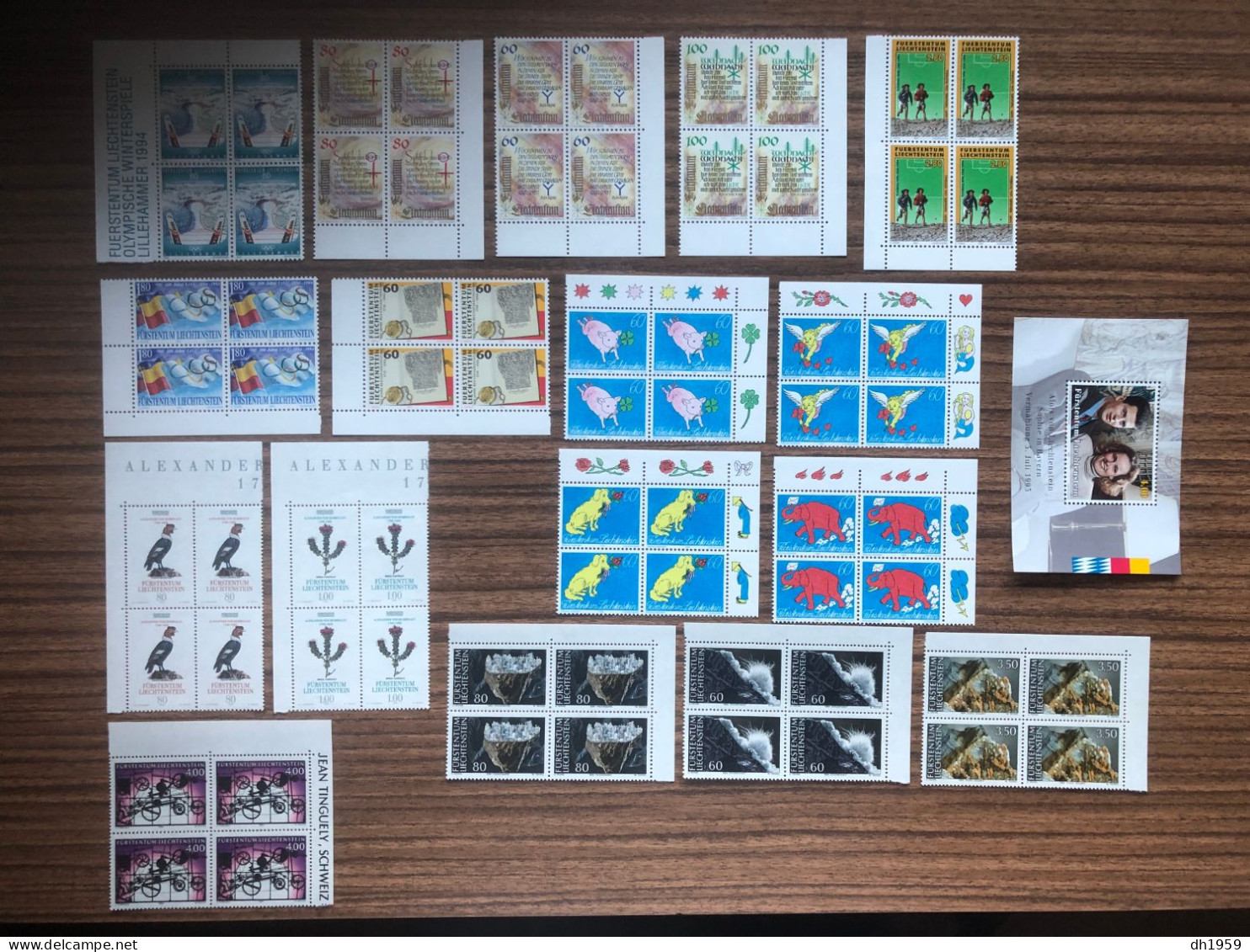 LOT DE 84 BLOCS DE QUATRE + 4 FEUILLETS LIECHTENSTEIN + Sachet Timbres Divers - Collections