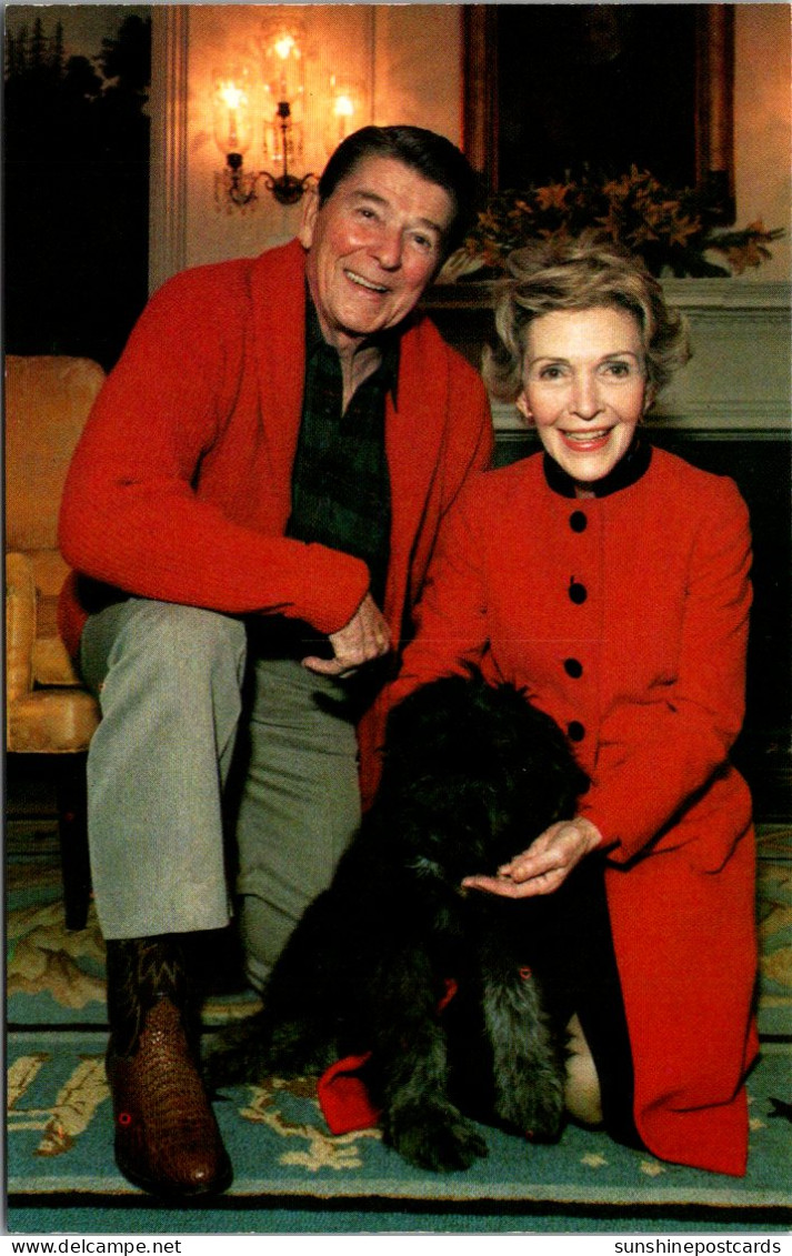 President Ronald Reagan And Nancy With Their Dog "Lucky" - Präsidenten