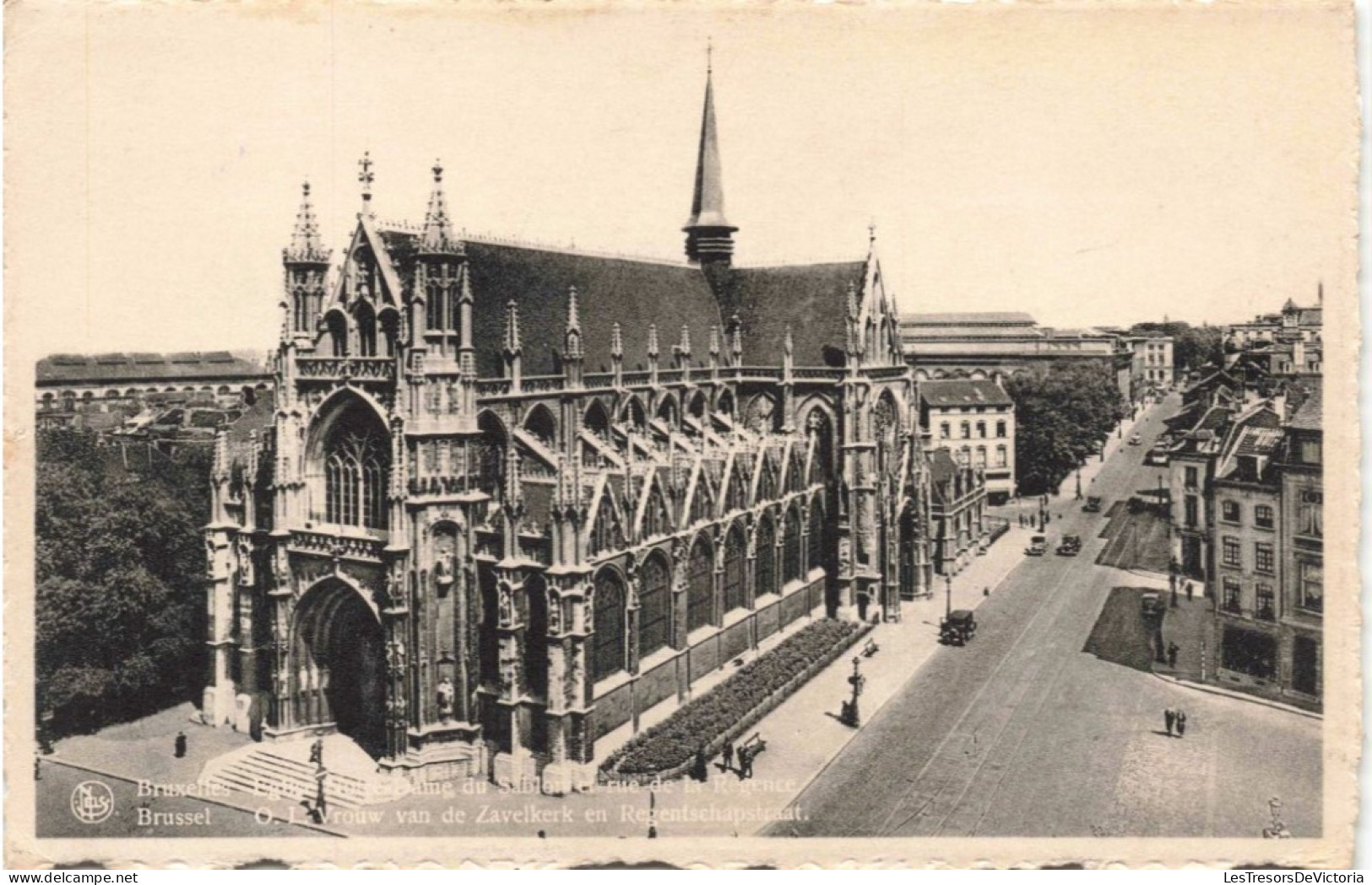 BELGIQUE - Bruxelles - Eglise Notre Dame Du Sablon Et Le Rue De La Régence  - Carte Postale Ancienne - Monuments