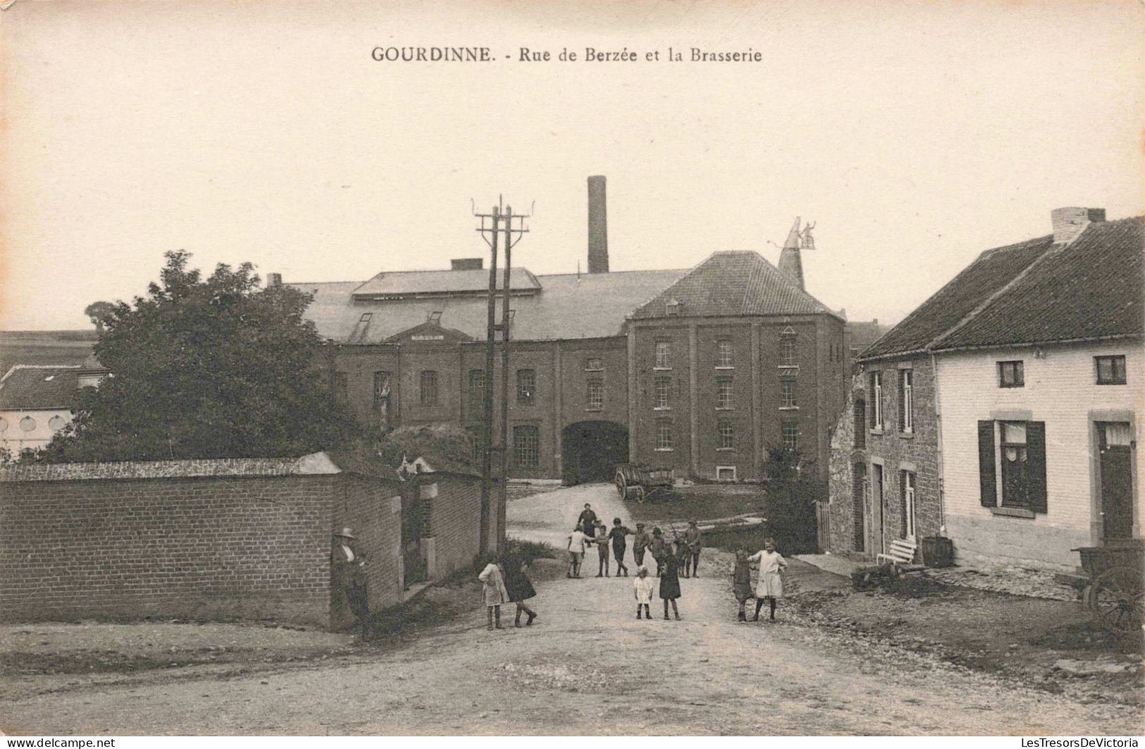 BELGIQUE - Gourdonne - Rue De Berzée Et La Brasserie - Animé - Carte Postale Ancienne - Walcourt
