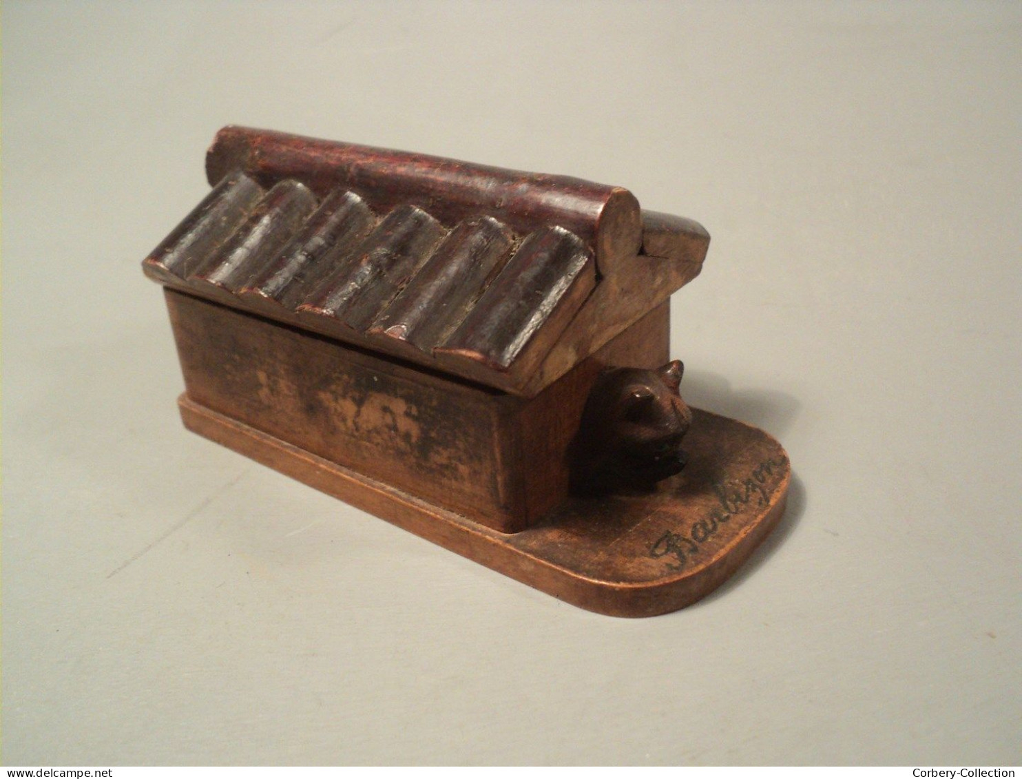 Ancienne Boite à Timbres Chien Dans Sa Niche Yeux Sulfure XIXème - Kisten Für Briefmarken