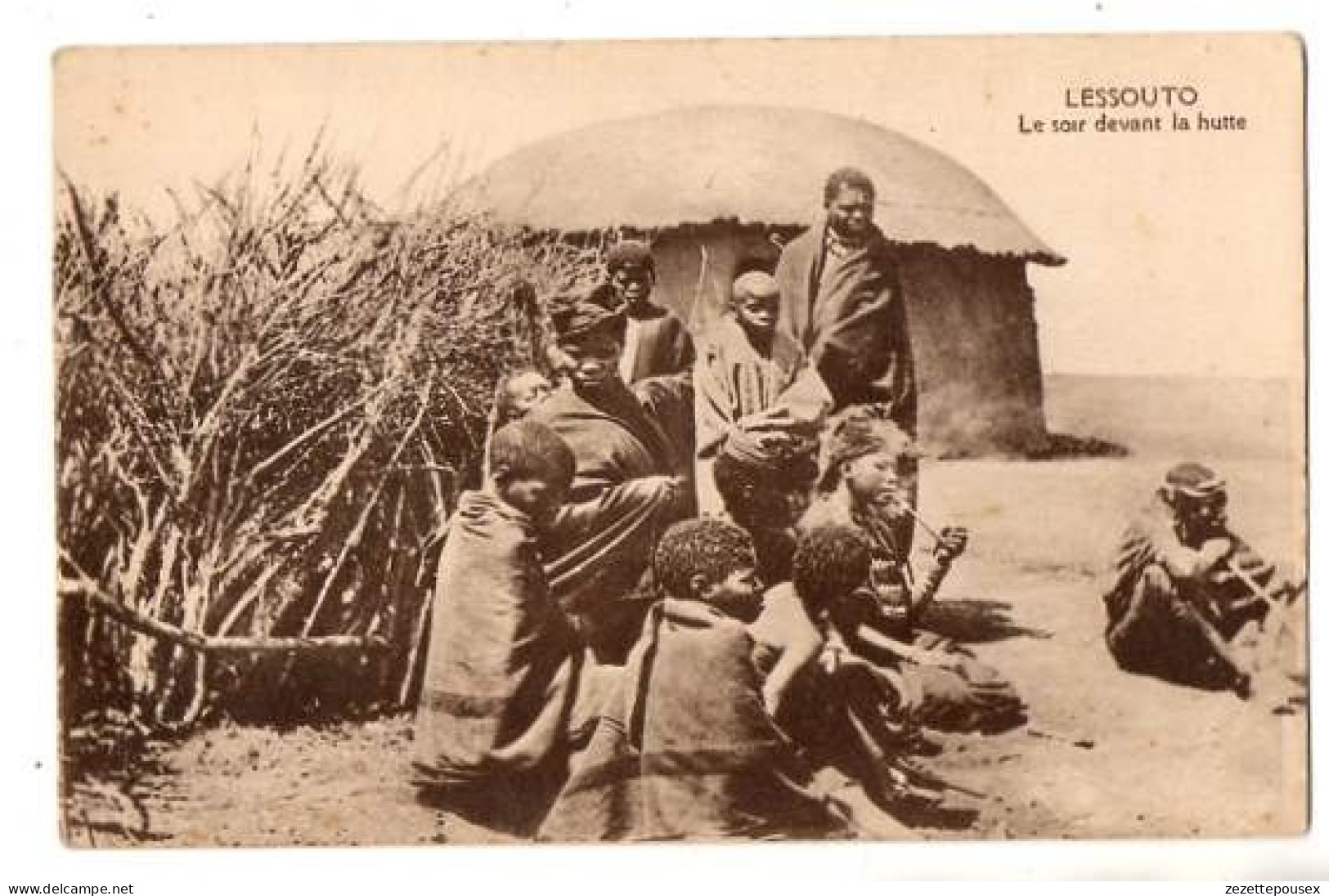 47204-ZE-LESSOUTO-Le Soir Devant La Hutte--------------animée - Lesotho