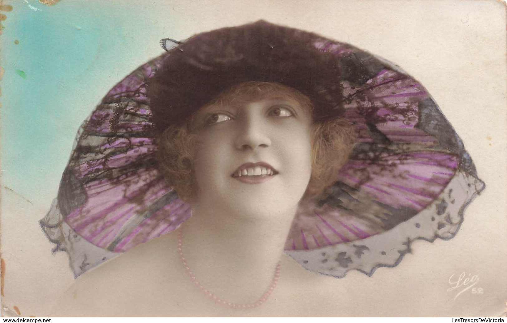 FANTAISIES - Femme - Femme Portant Un Chapeau à Dentelles - Colorisé -  Carte Postale Ancienne - Femmes