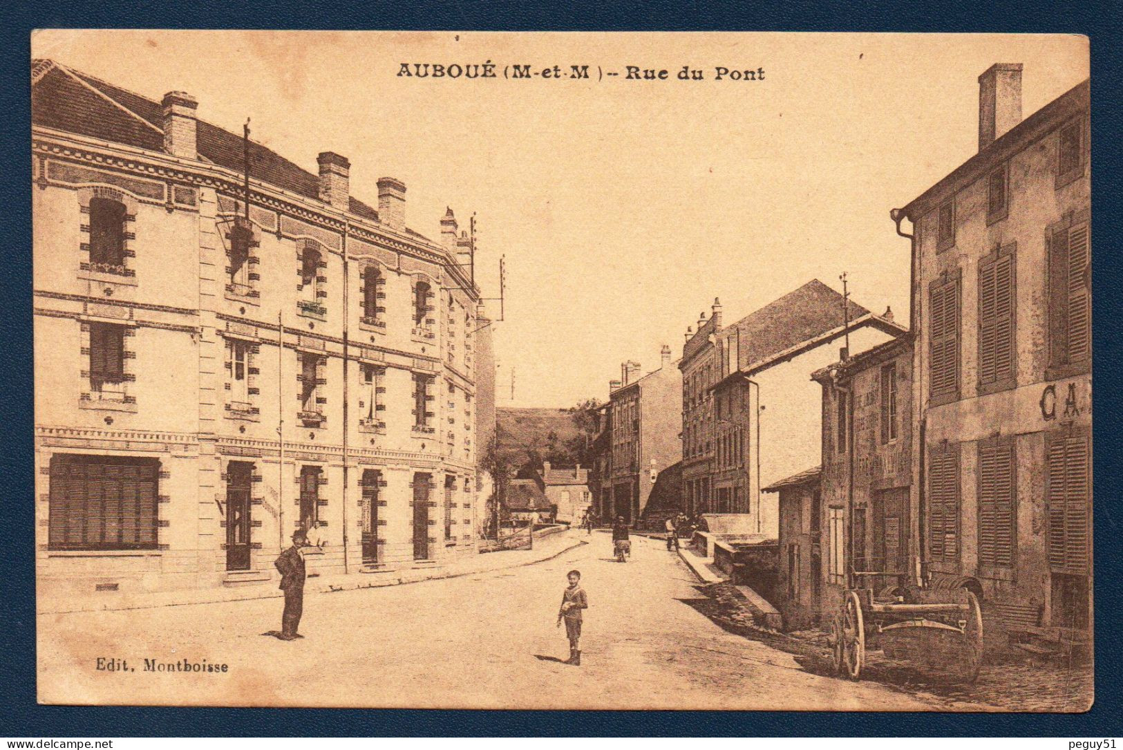 54. Auboué. Rue Du Pont. Commerce Devins Et Bières. Passants. - Homecourt