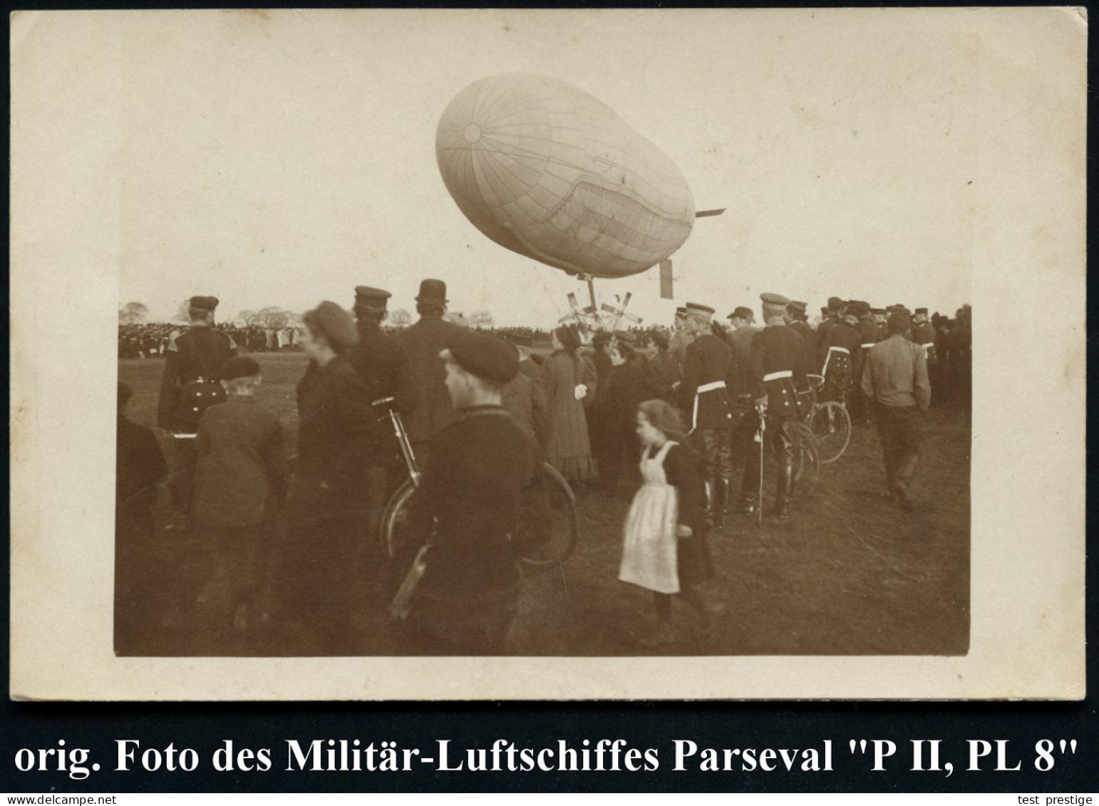 DEUTSCHES REICH 1910 Monochrome Foto-Ak.: Parseval-Militär-Luftschiff Typ P II/PL 8 (umgeben Von Publikum U. Soldaten) U - Zeppelines