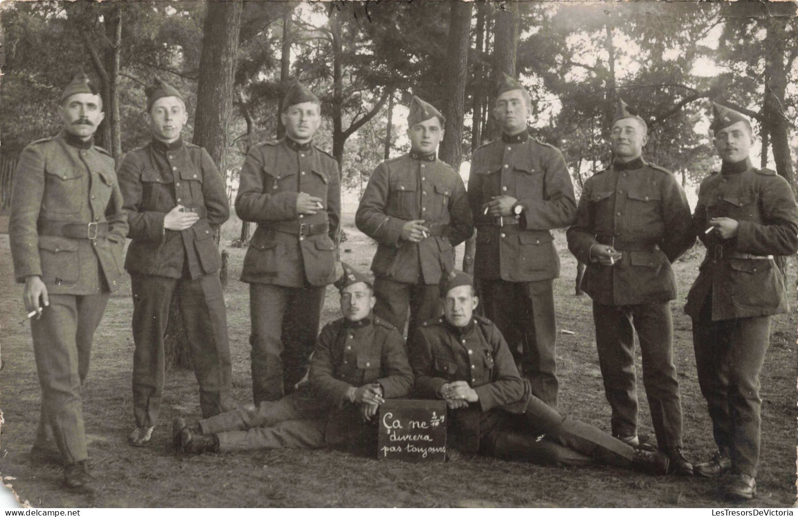 MILITARIA - Régiments - Des Soldats Dans La Forêt - Ca Ne Durera Pas Toujours - Carte Postale Ancienne - Regimente