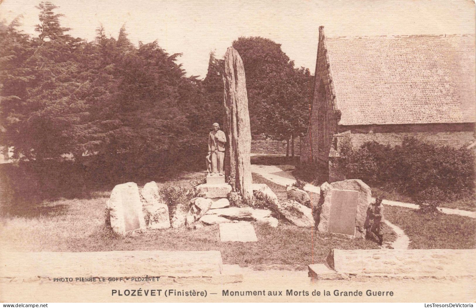 FRANCE - Plozevet - Monument Aux Morts De La Second De Guerre Mondiale - Carte Postale Ancienne - Plozevet