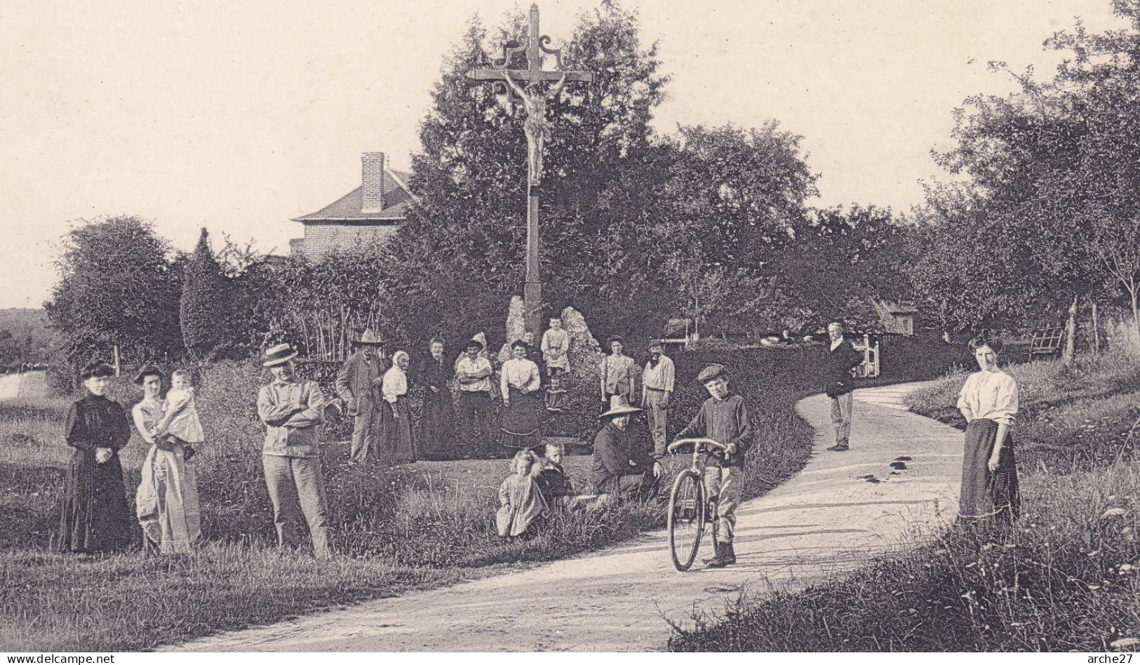 CPA - 27 - BOURTHEROULDE - Le Calvaire - Hameau De La Poterie - Route De Rouen - 1455 - Bourgtheroulde