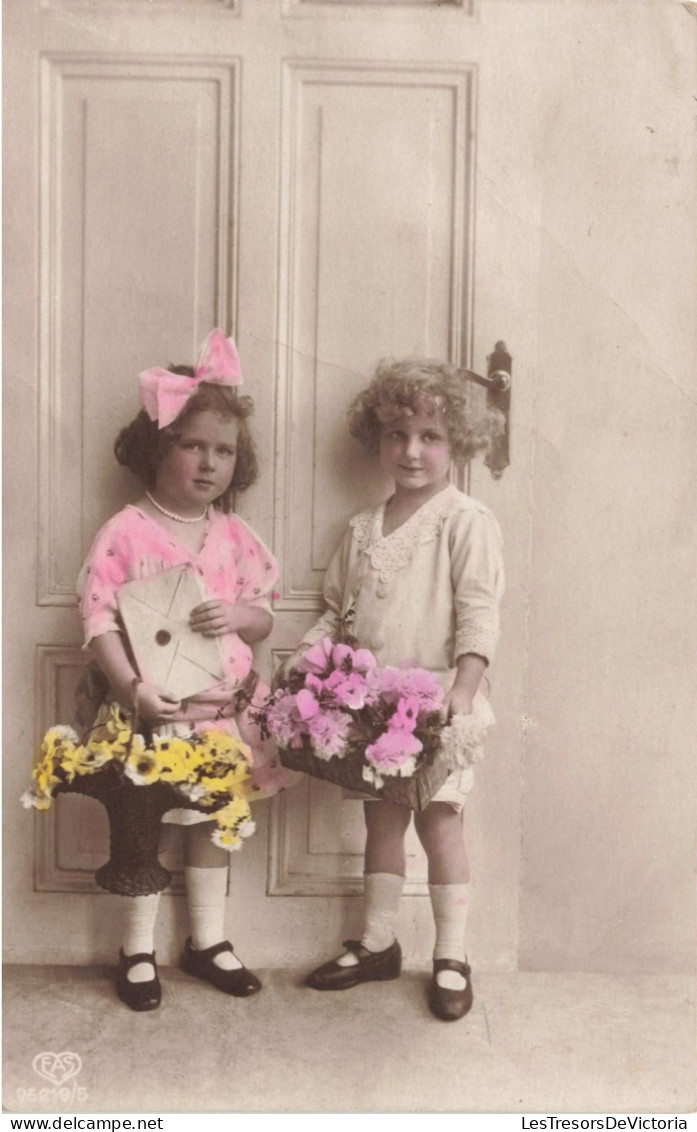 PHOTOGRAPHIE  - Petites Filles - Colorisé - Carte Postale Ancienne - New Year