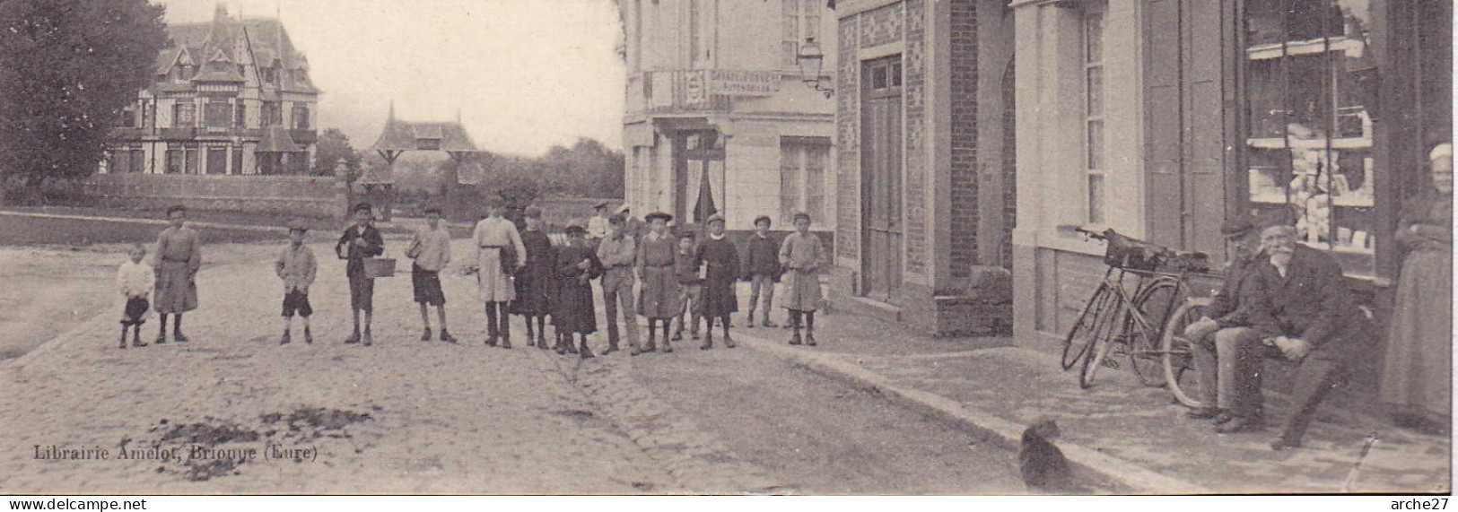 CPA - 27 - BOURTHEROULDE - Un Côté De La Place - Bourgtheroulde